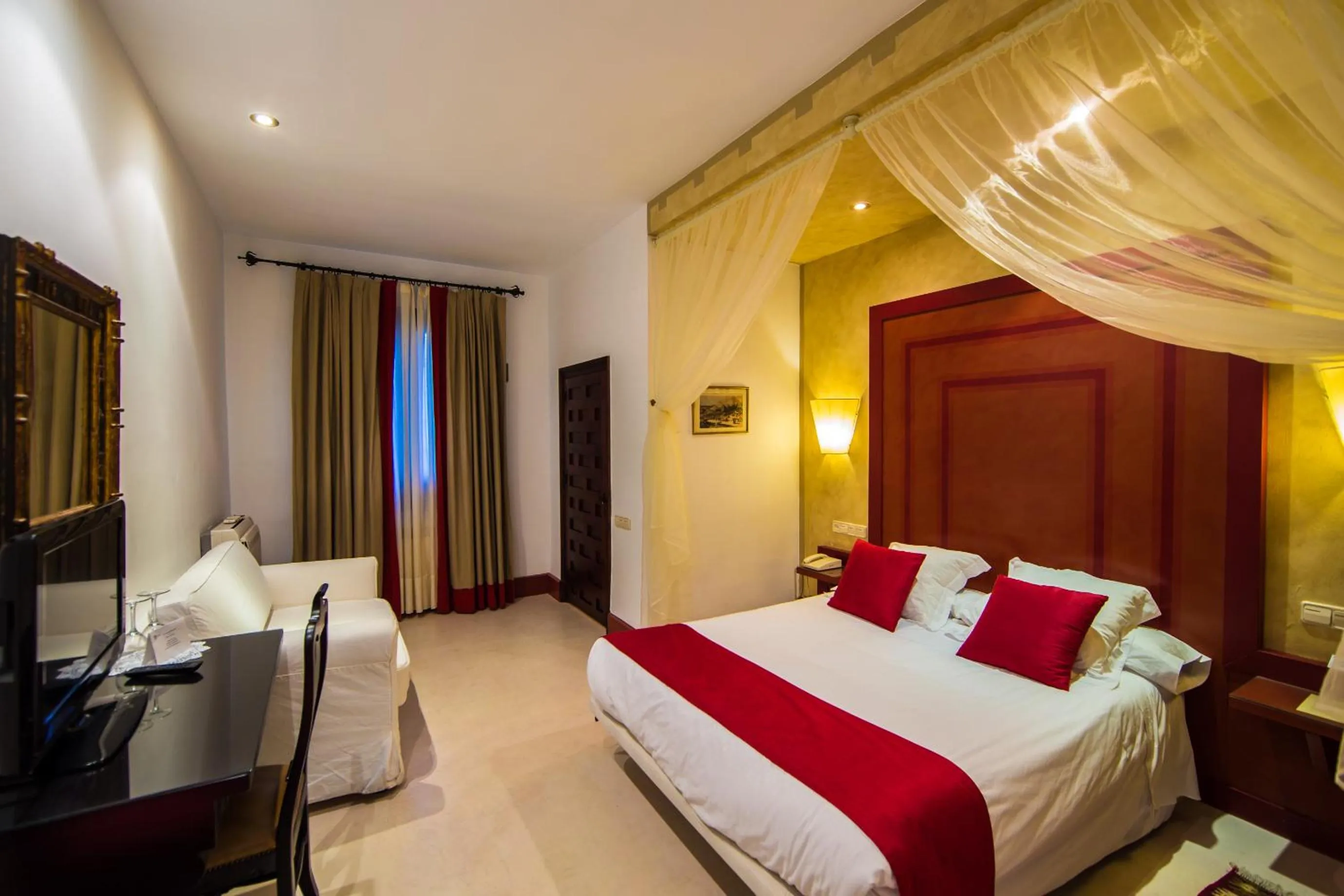 Photo of the whole room, Bed in Hotel Hacienda del Cardenal