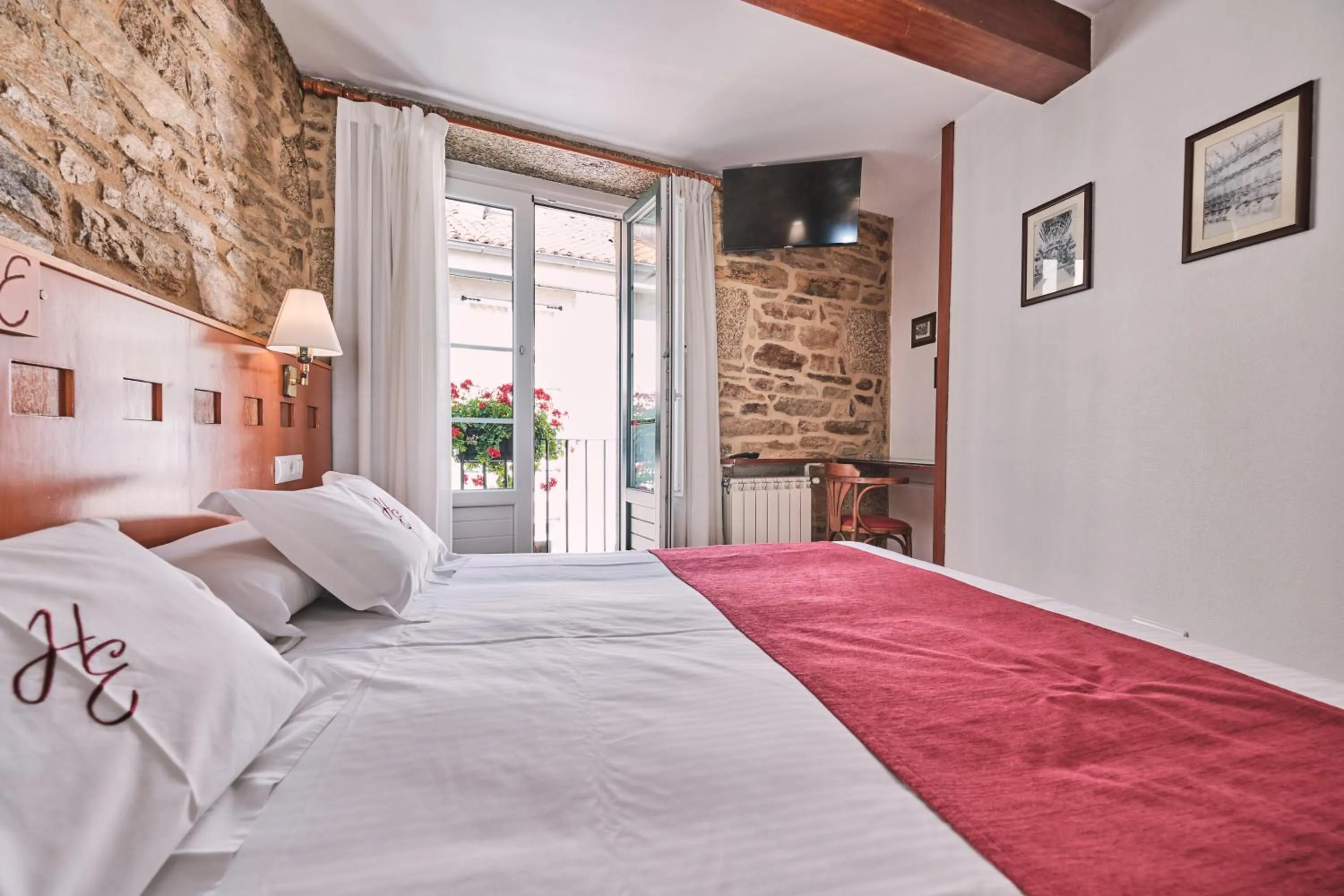 Photo of the whole room, Bed in Hotel Entrecercas