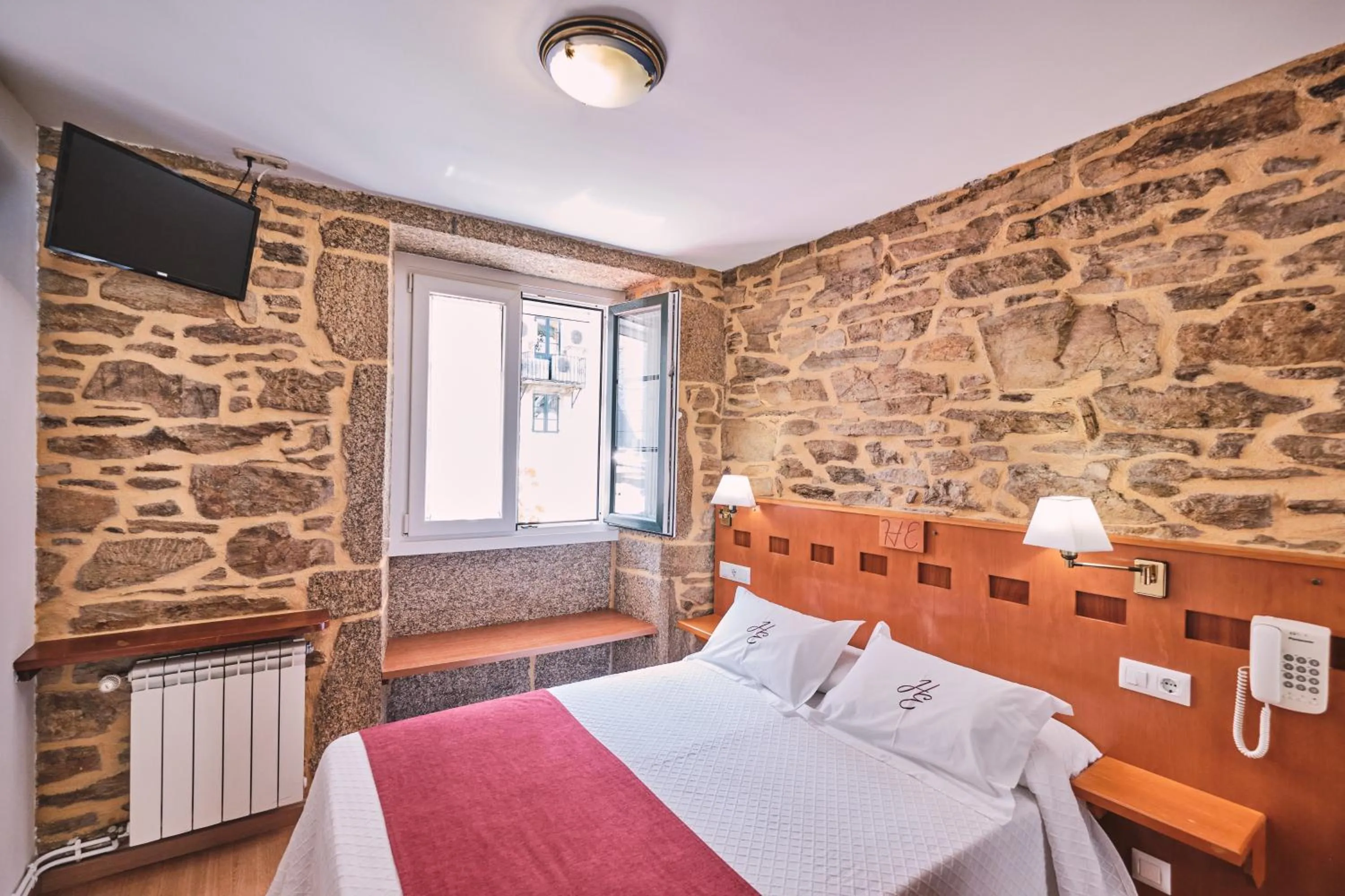 Photo of the whole room, Bed in Hotel Entrecercas