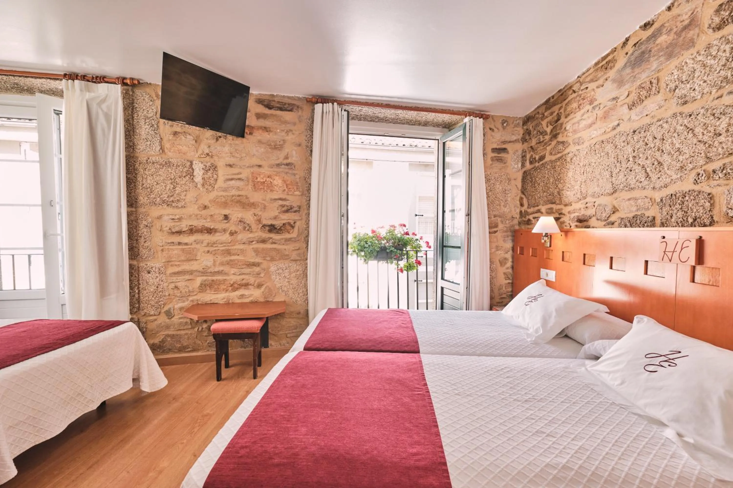 Photo of the whole room, Bed in Hotel Entrecercas