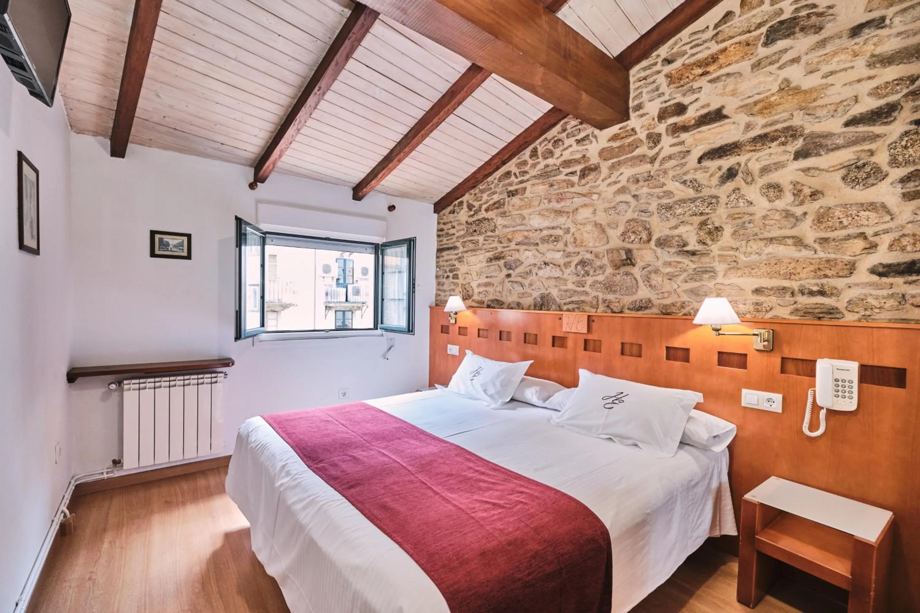 Photo of the whole room, Bed in Hotel Entrecercas