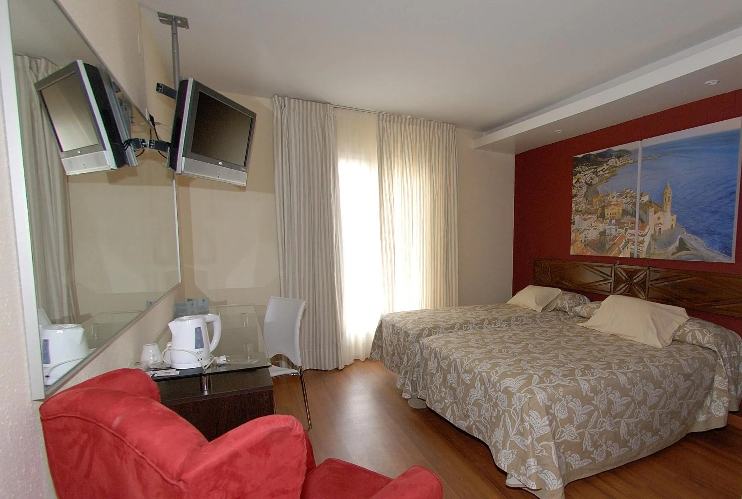 Photo of the whole room, Bed in Galeón