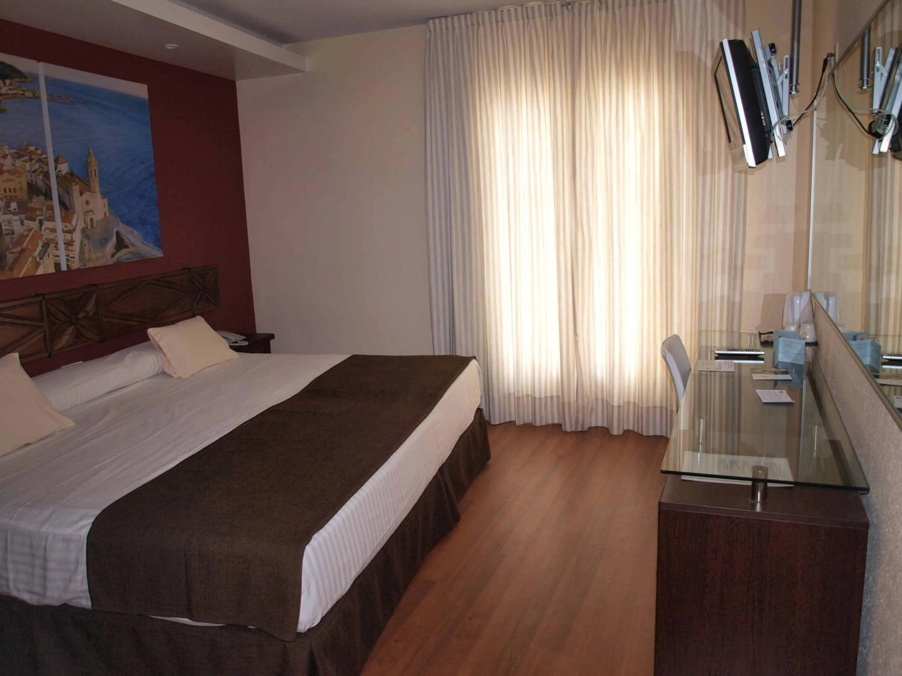 Photo of the whole room, Bed in Galeón