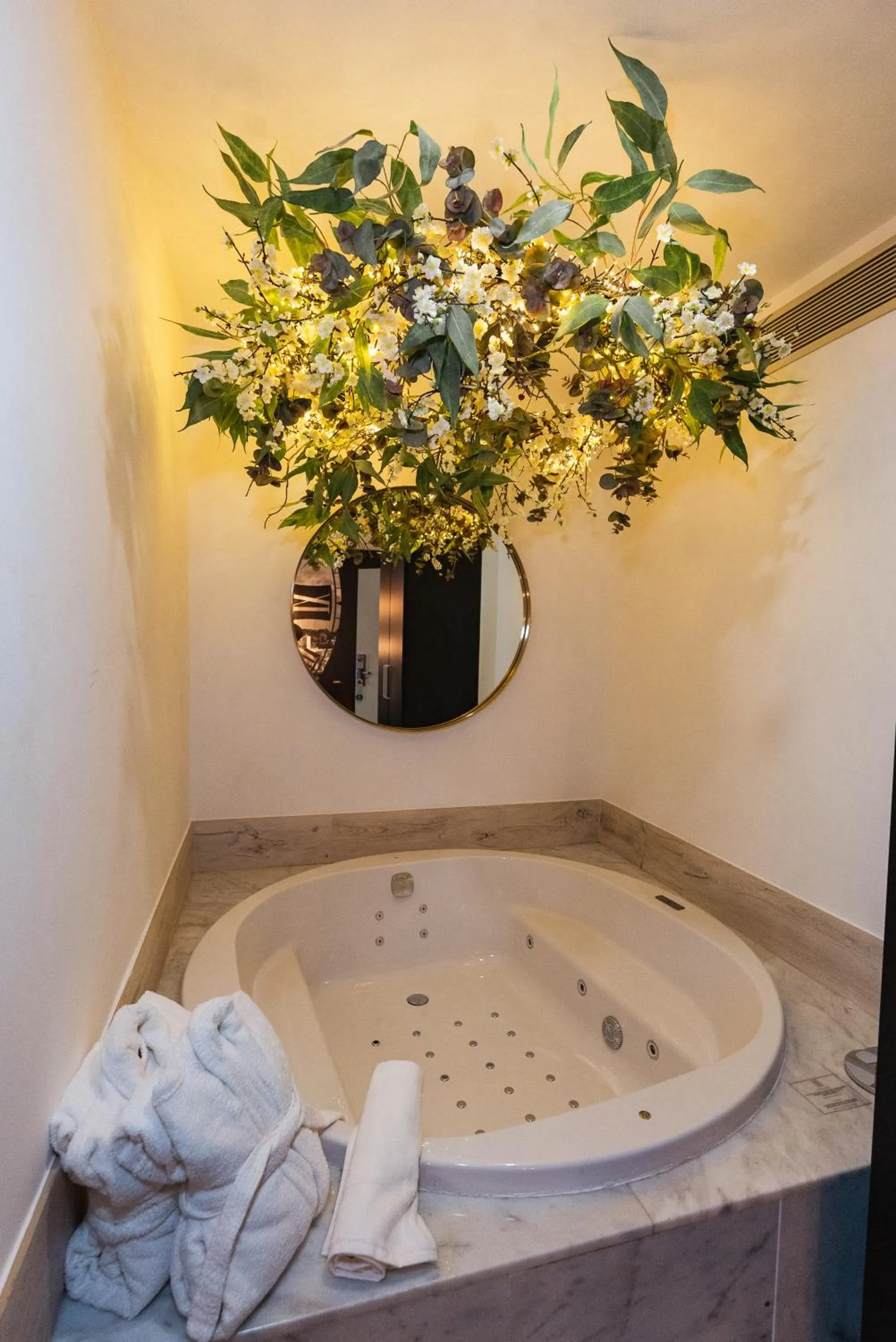 Hot Tub in Hotel Cuevas - Adults Only