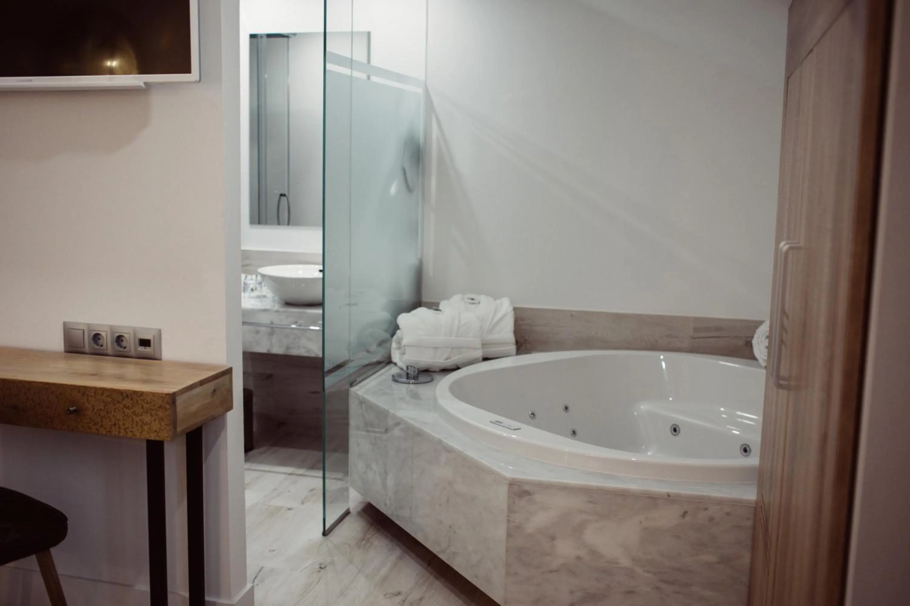 Hot Tub in Hotel Cuevas - Adults Only