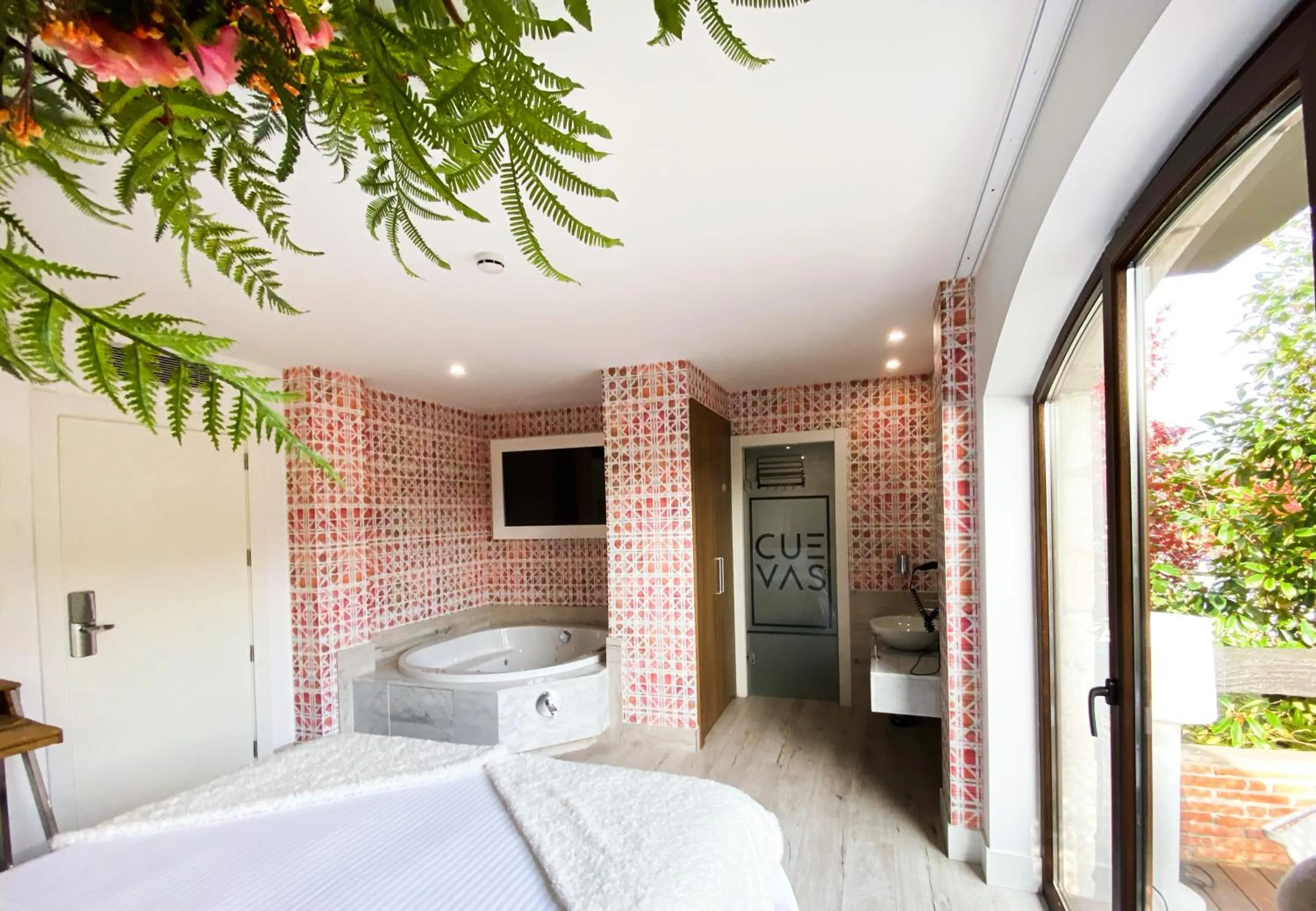 Balcony/Terrace, Bed in Hotel Cuevas - Adults Only