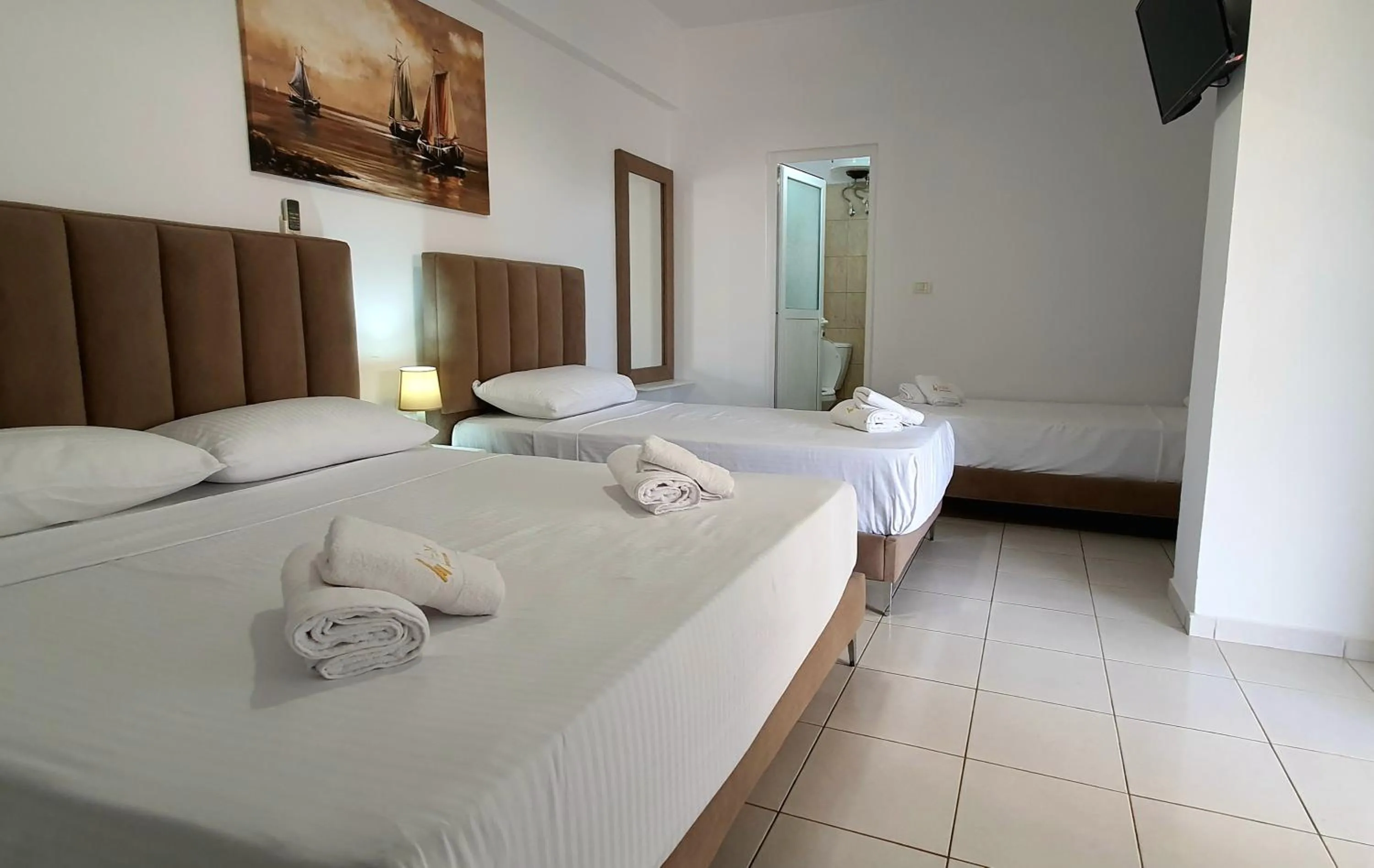 Bed in Hotel de Ksamil
