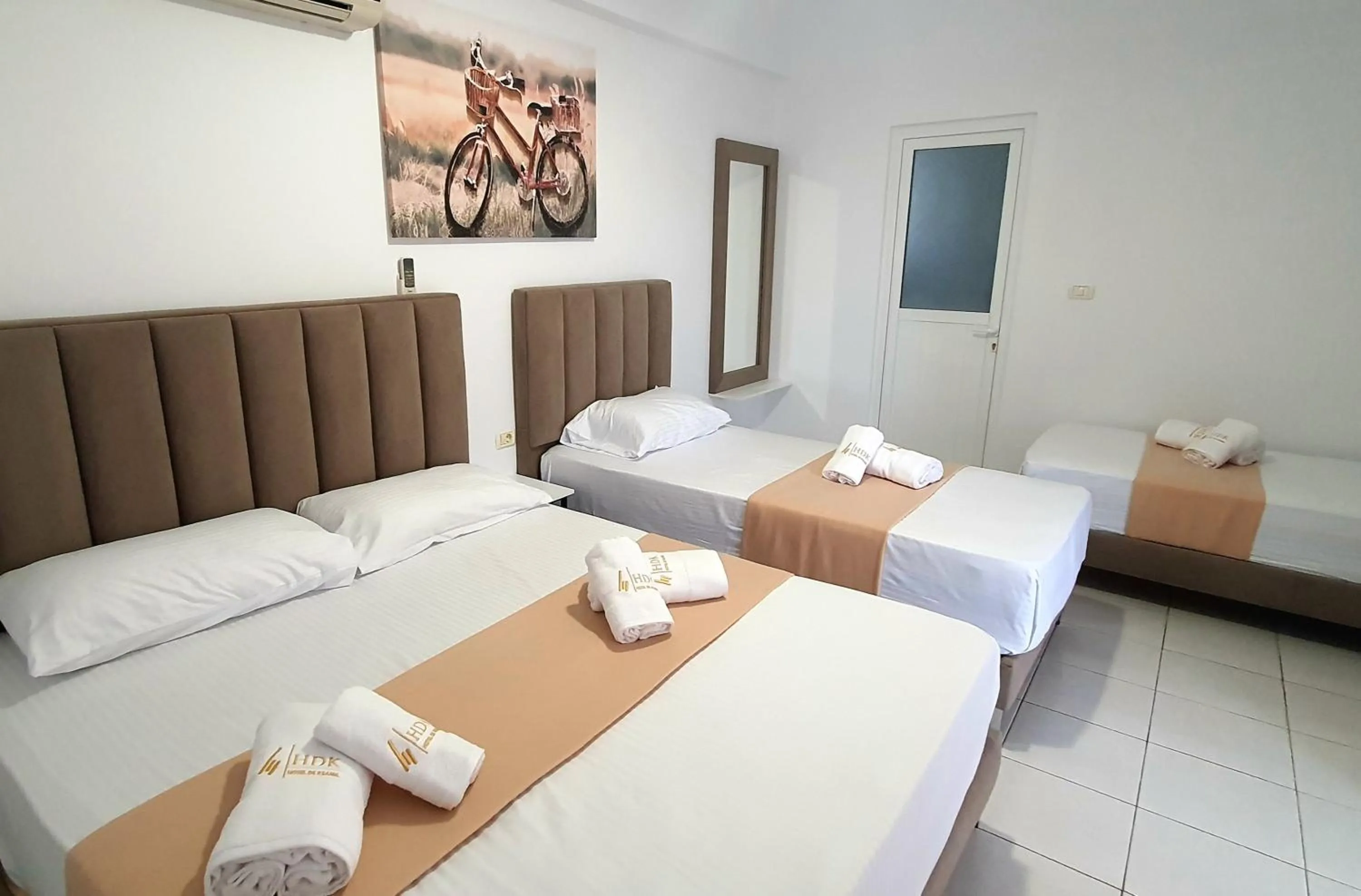 Bed in Hotel de Ksamil