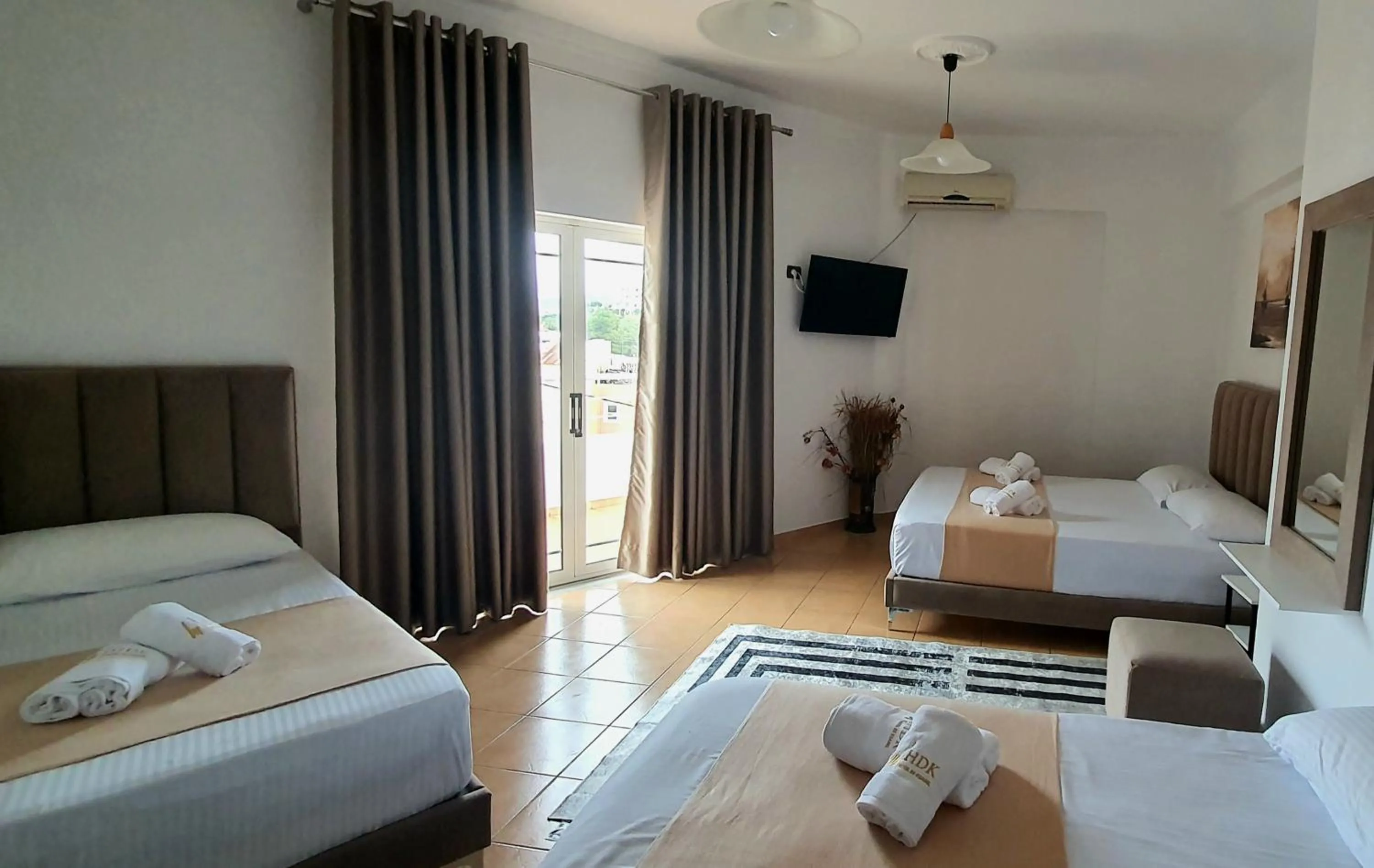 Bed in Hotel de Ksamil