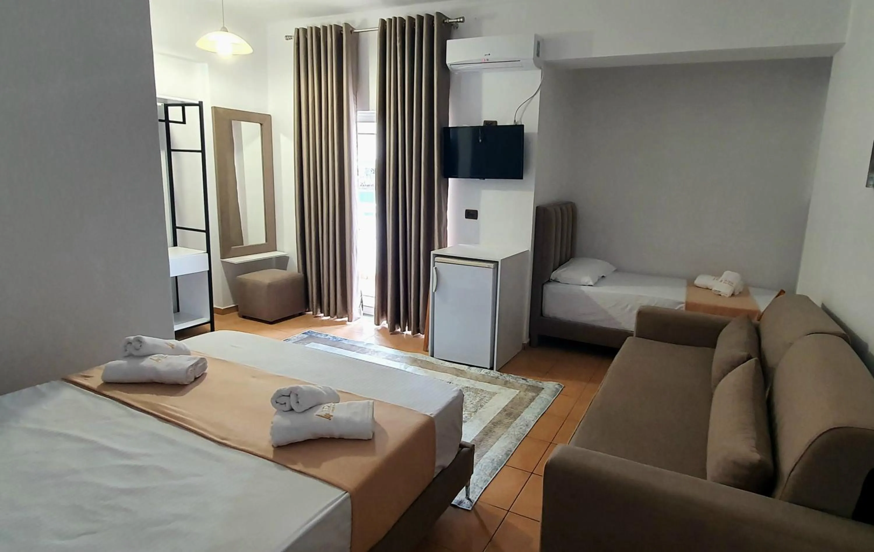 Bed in Hotel de Ksamil