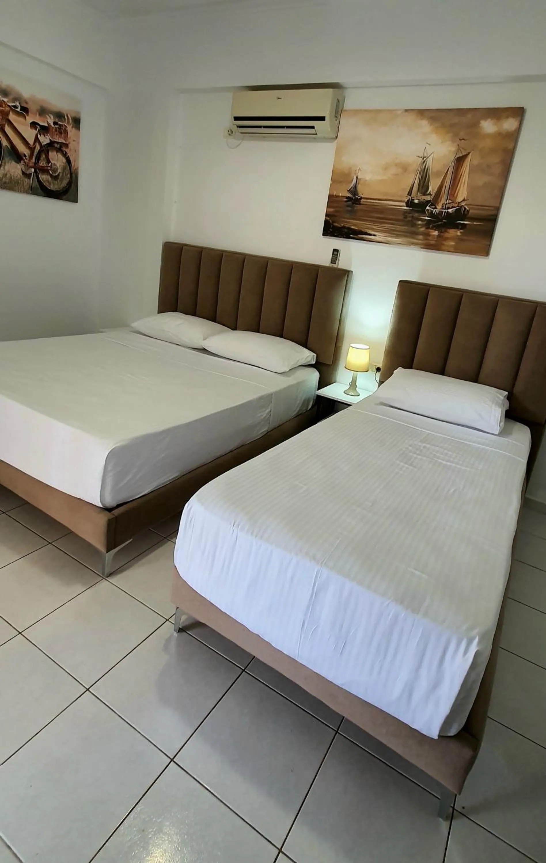 Bed in Hotel de Ksamil