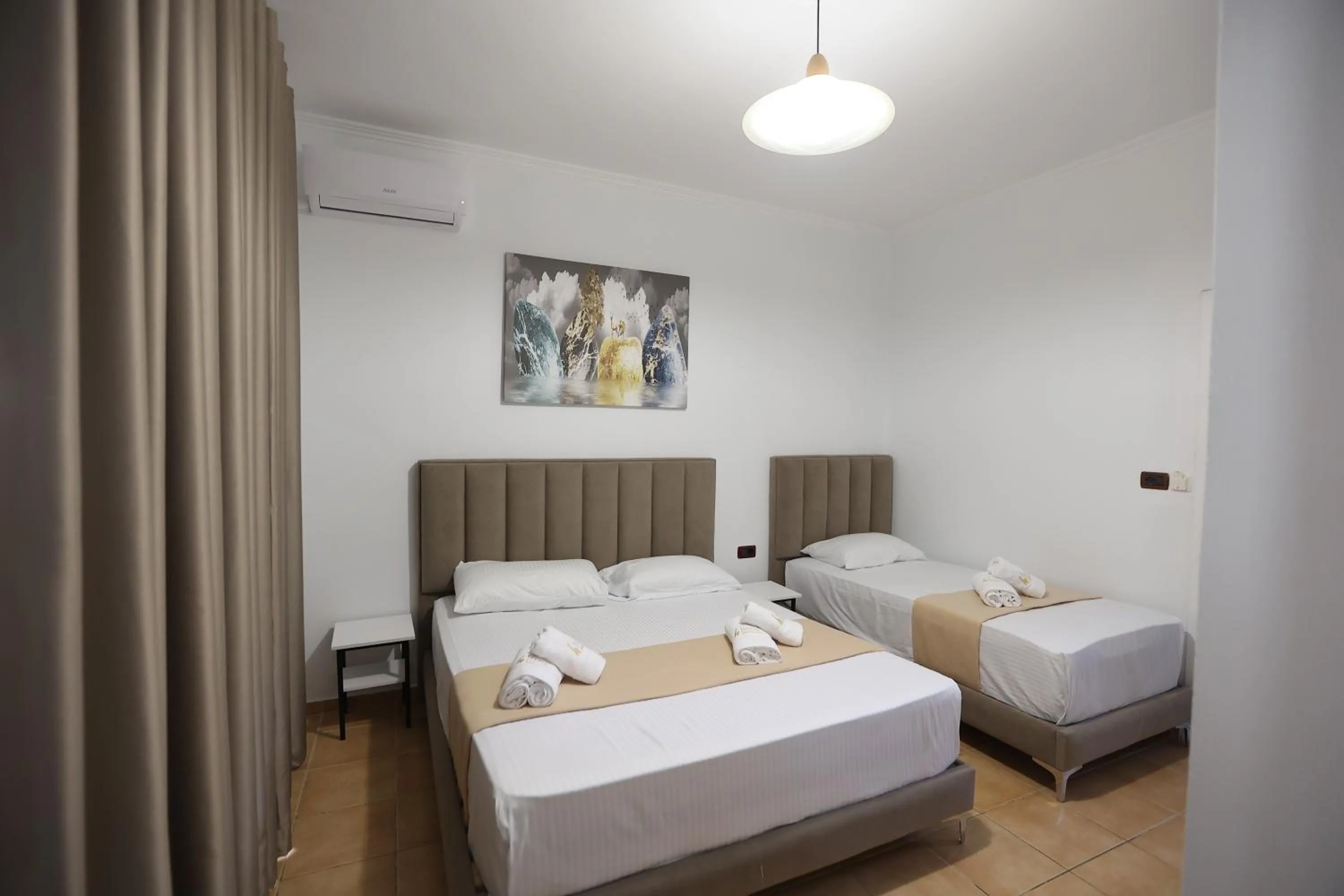 Bed in Hotel de Ksamil
