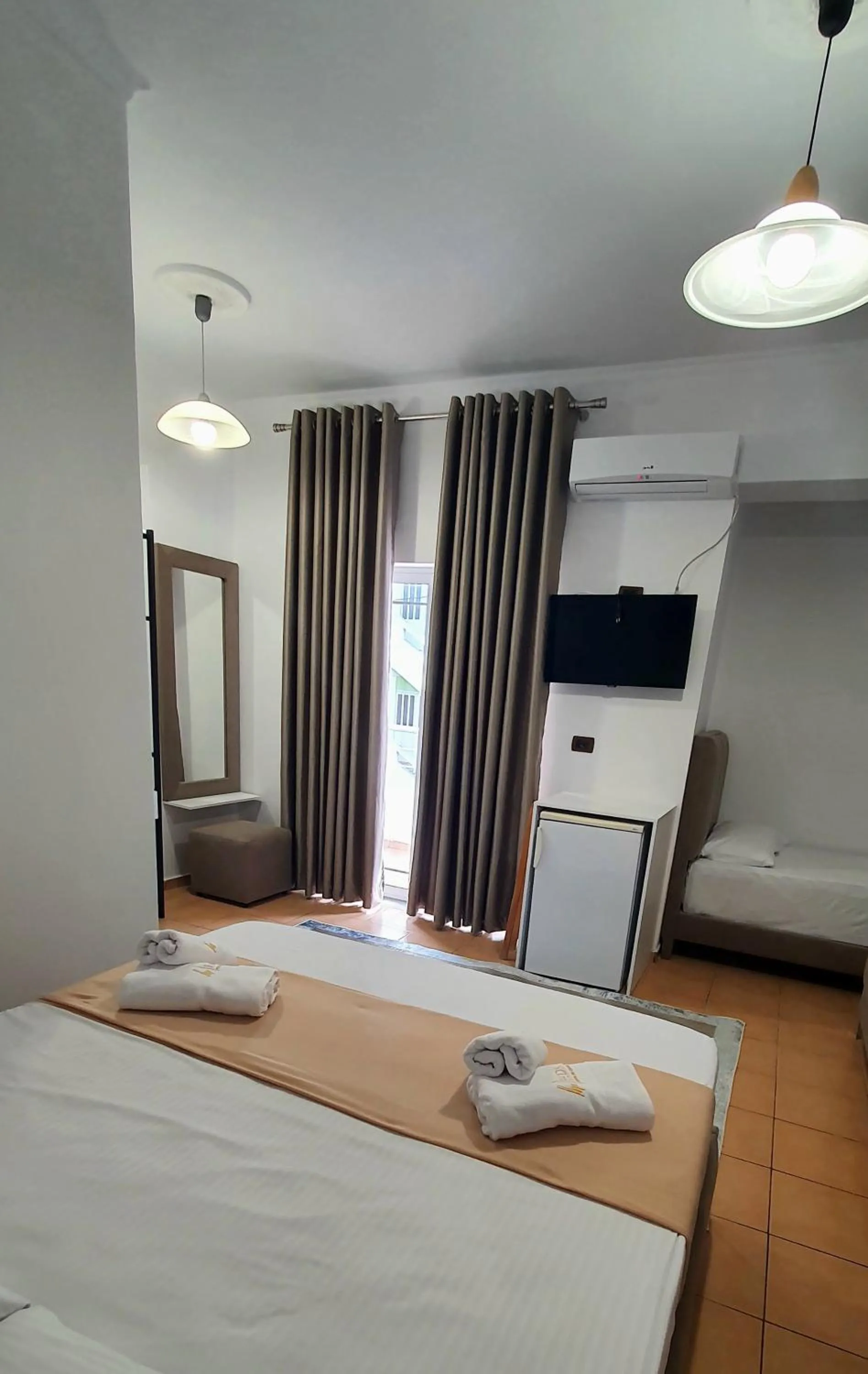 Bed in Hotel de Ksamil