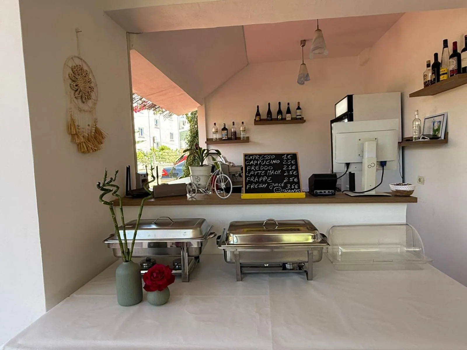 Property building in Hotel de Ksamil