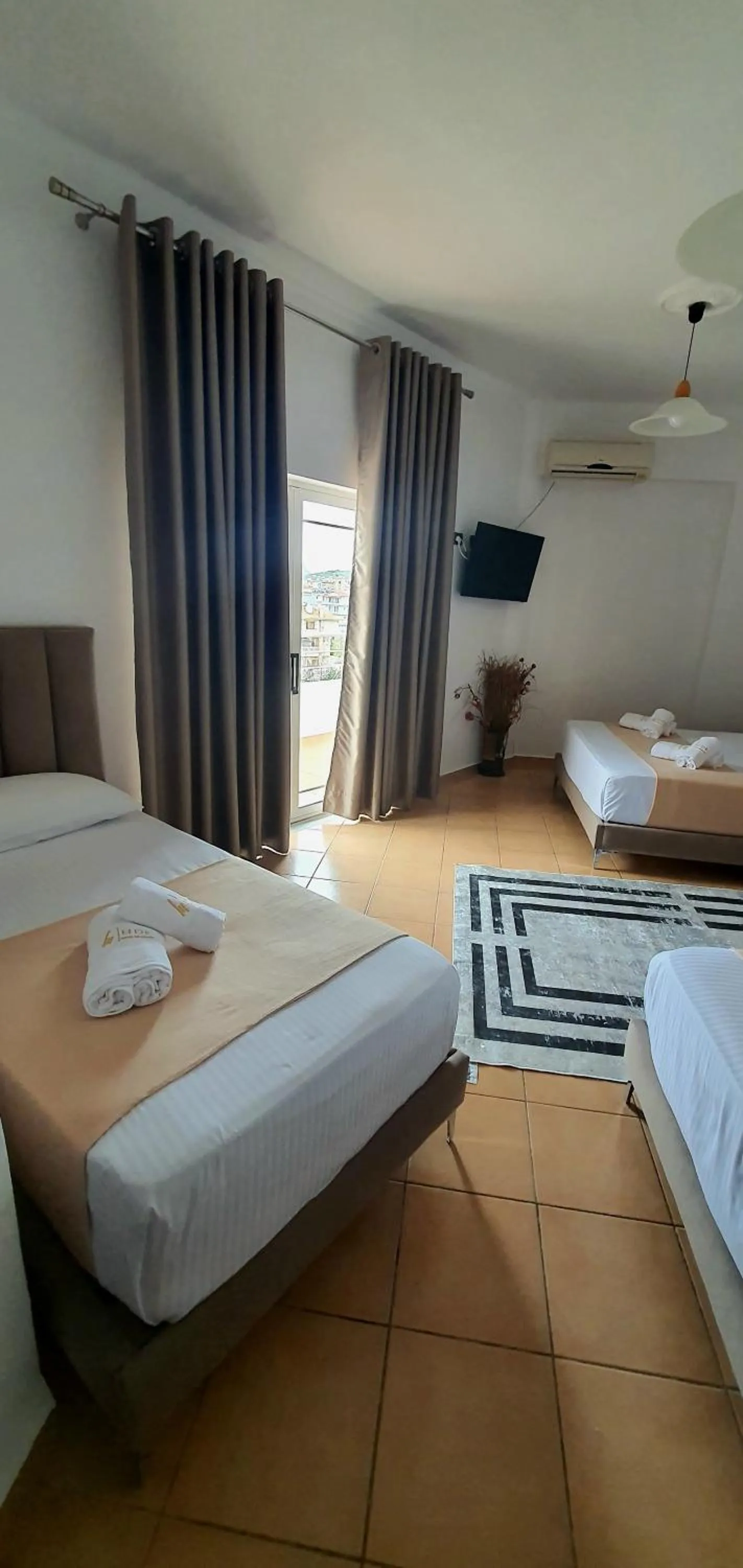 Bed in Hotel de Ksamil