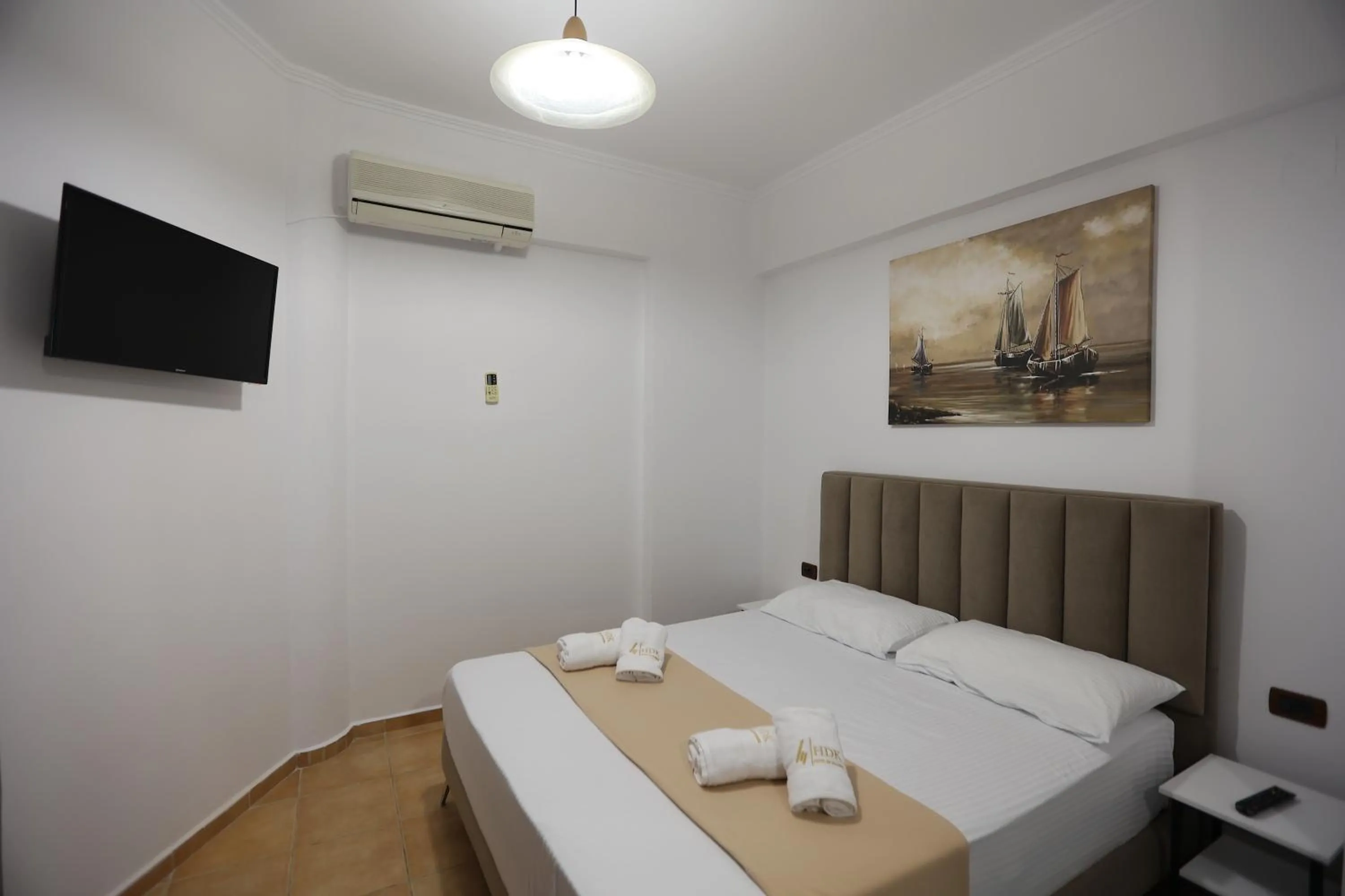 Bed in Hotel de Ksamil