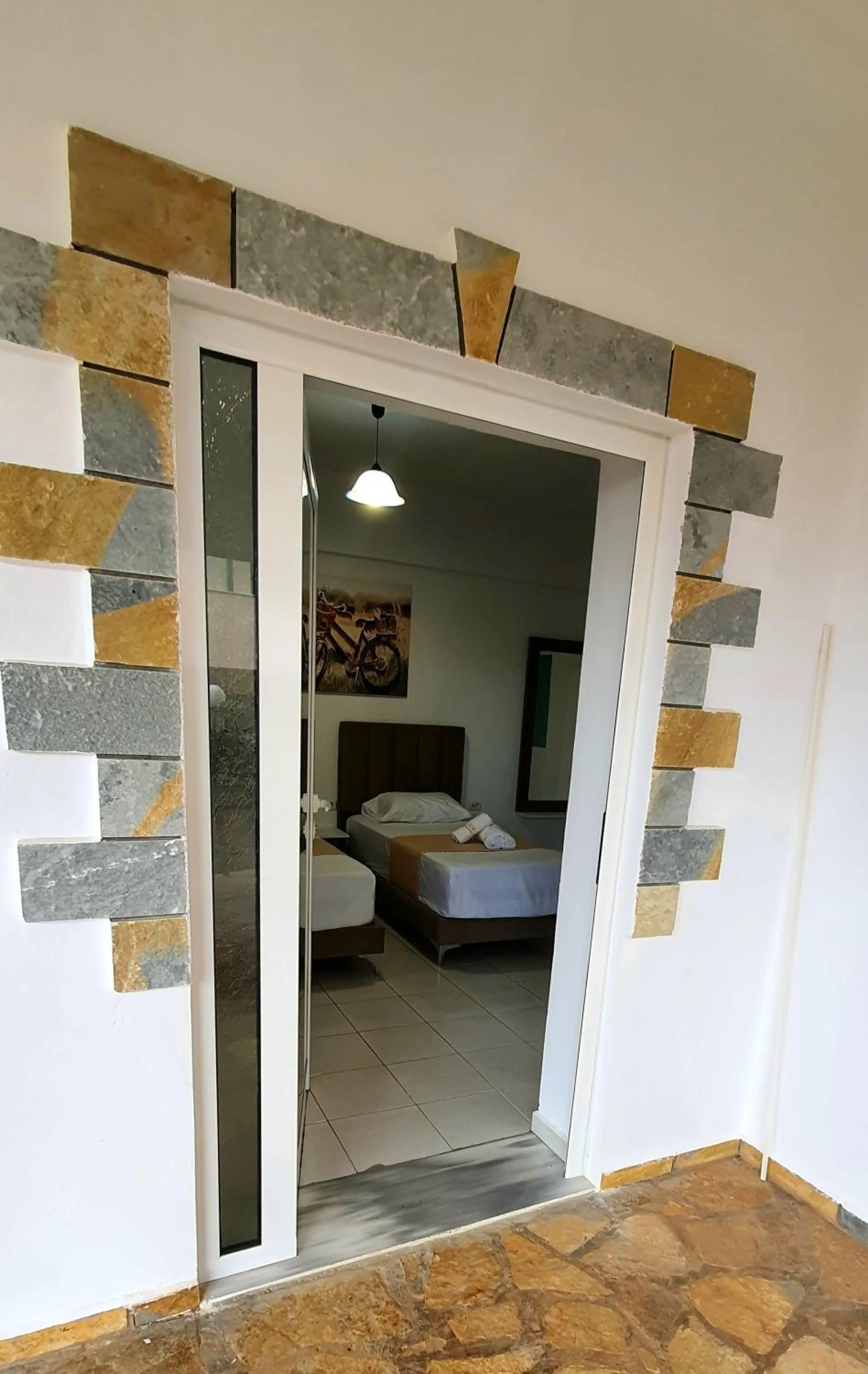 Property building, Bed in Hotel de Ksamil