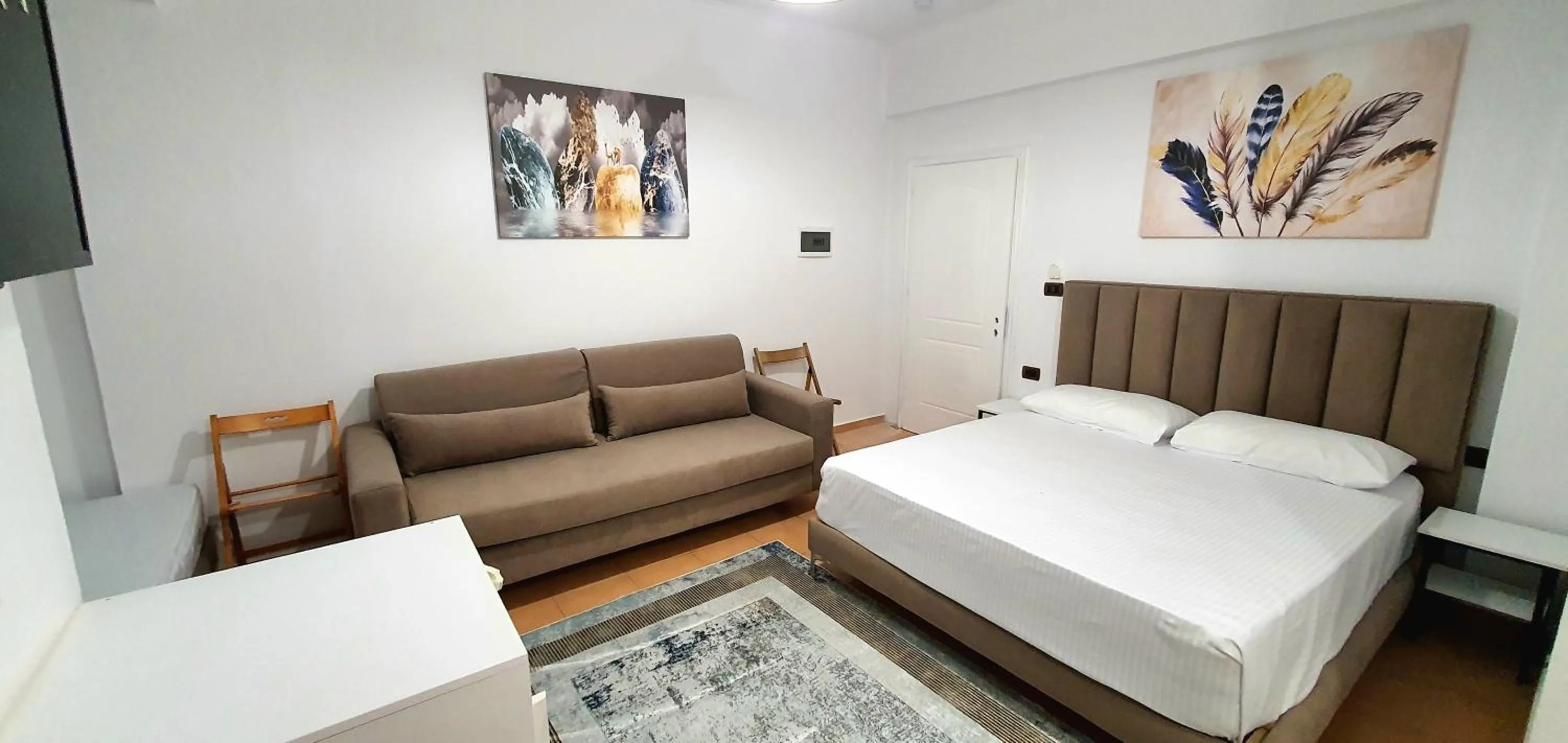 Bed in Hotel de Ksamil