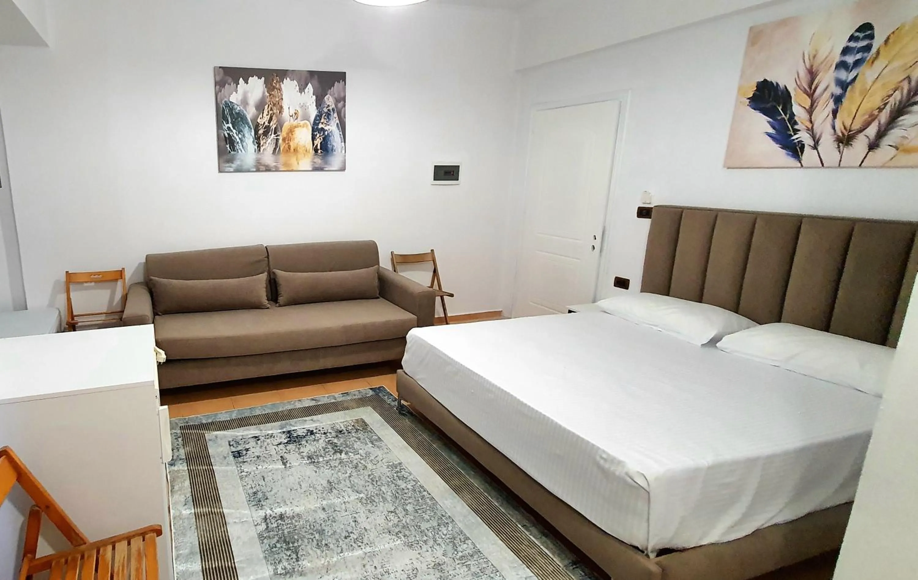 Bed in Hotel de Ksamil