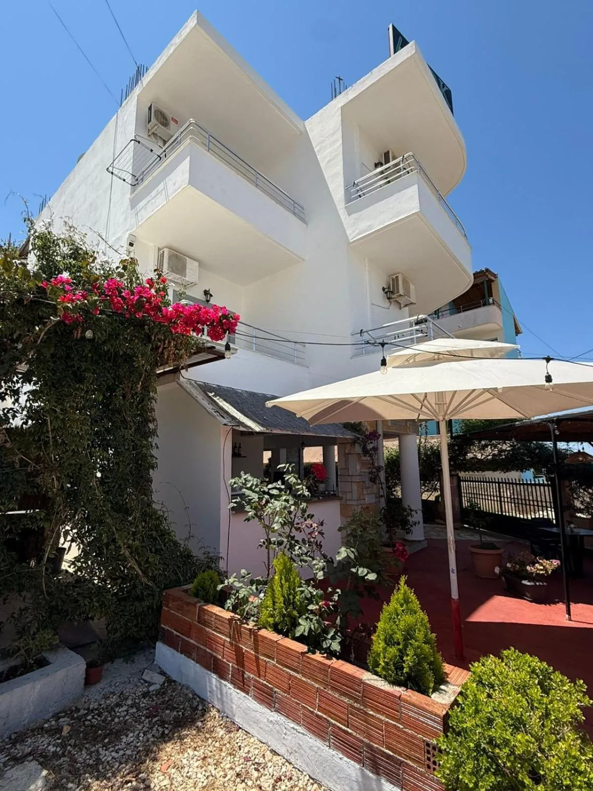 Property building in Hotel de Ksamil