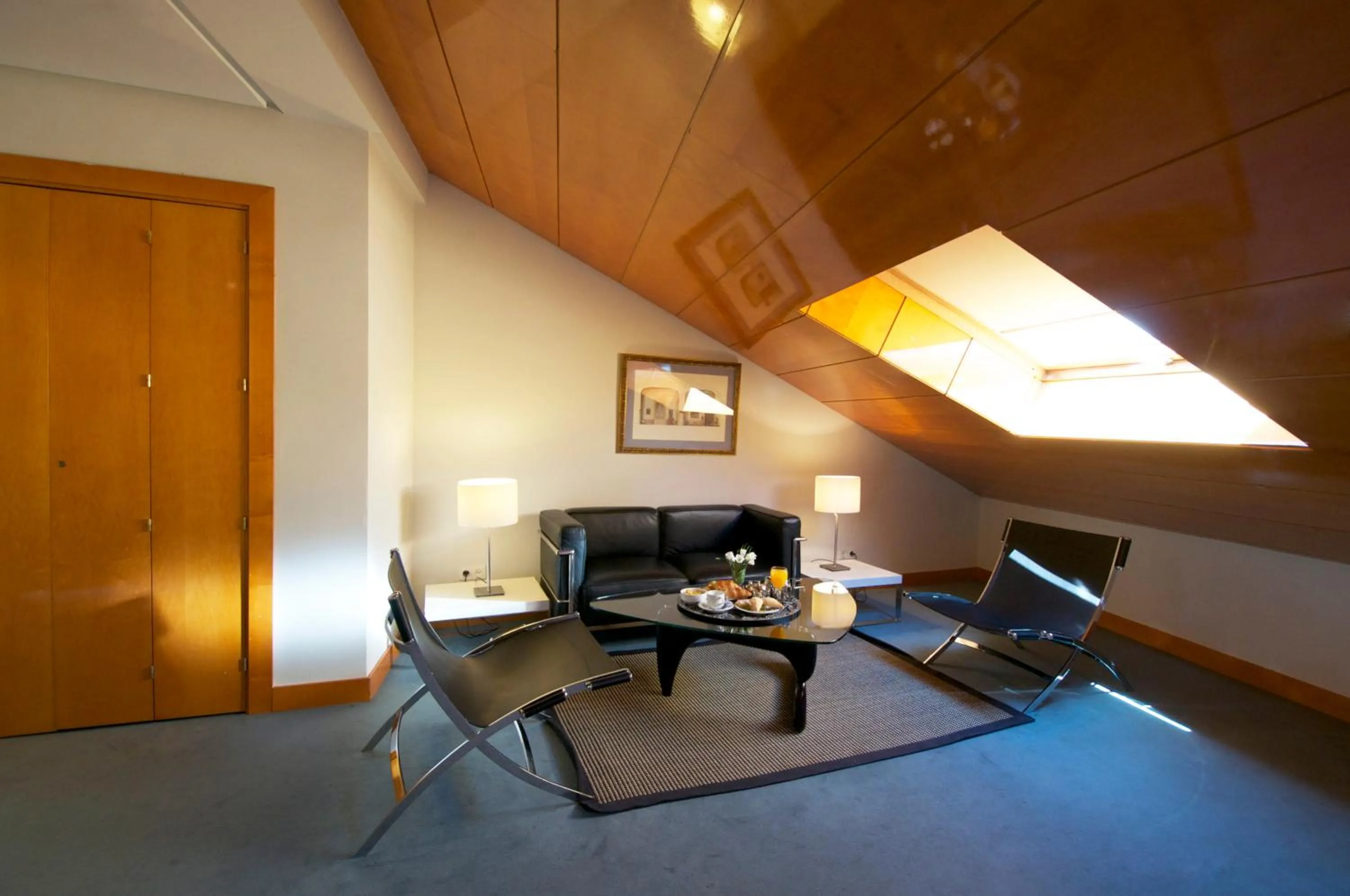 Seating area in Suite Prado