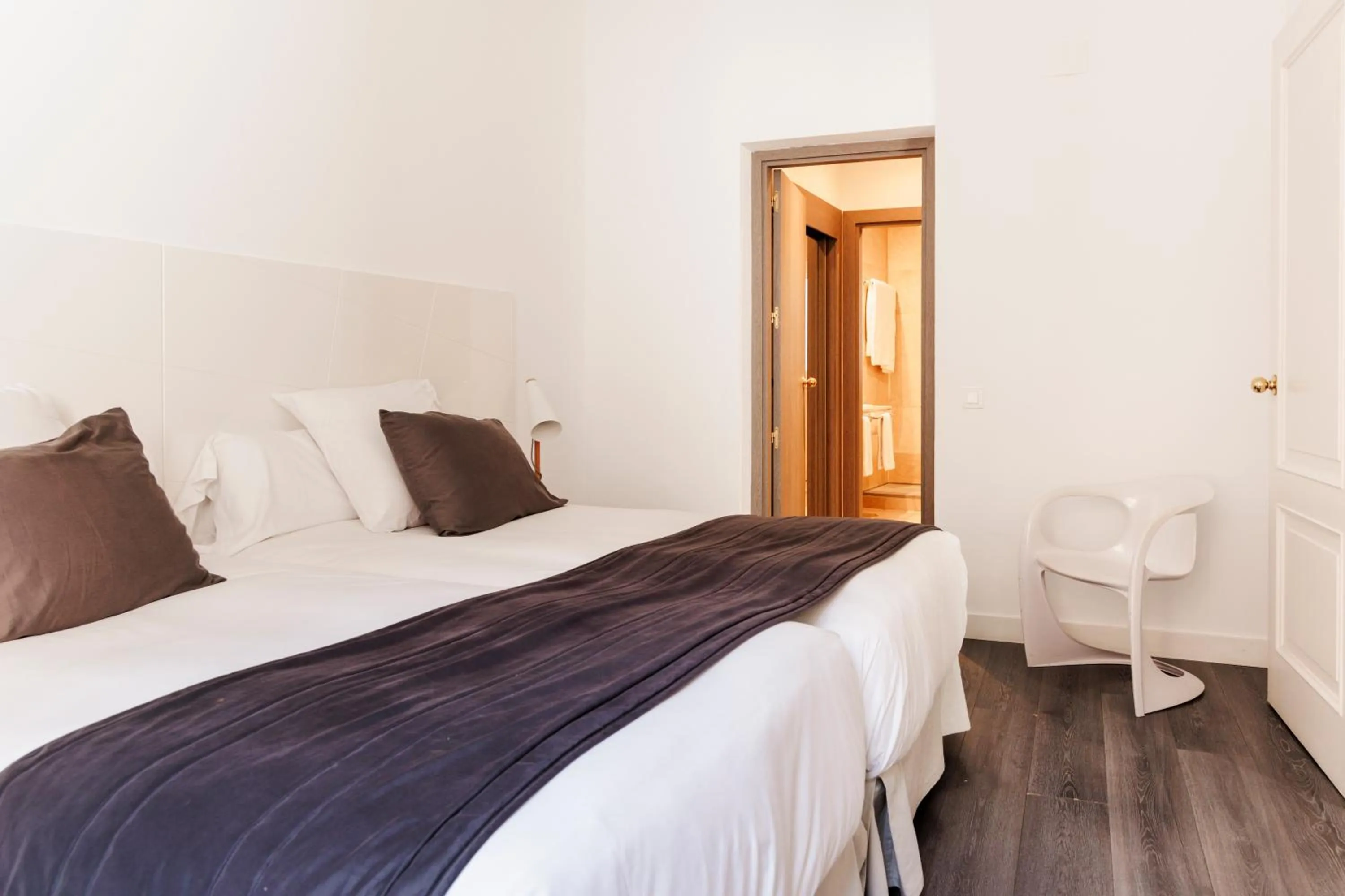 Bedroom, Bed in Suite Prado