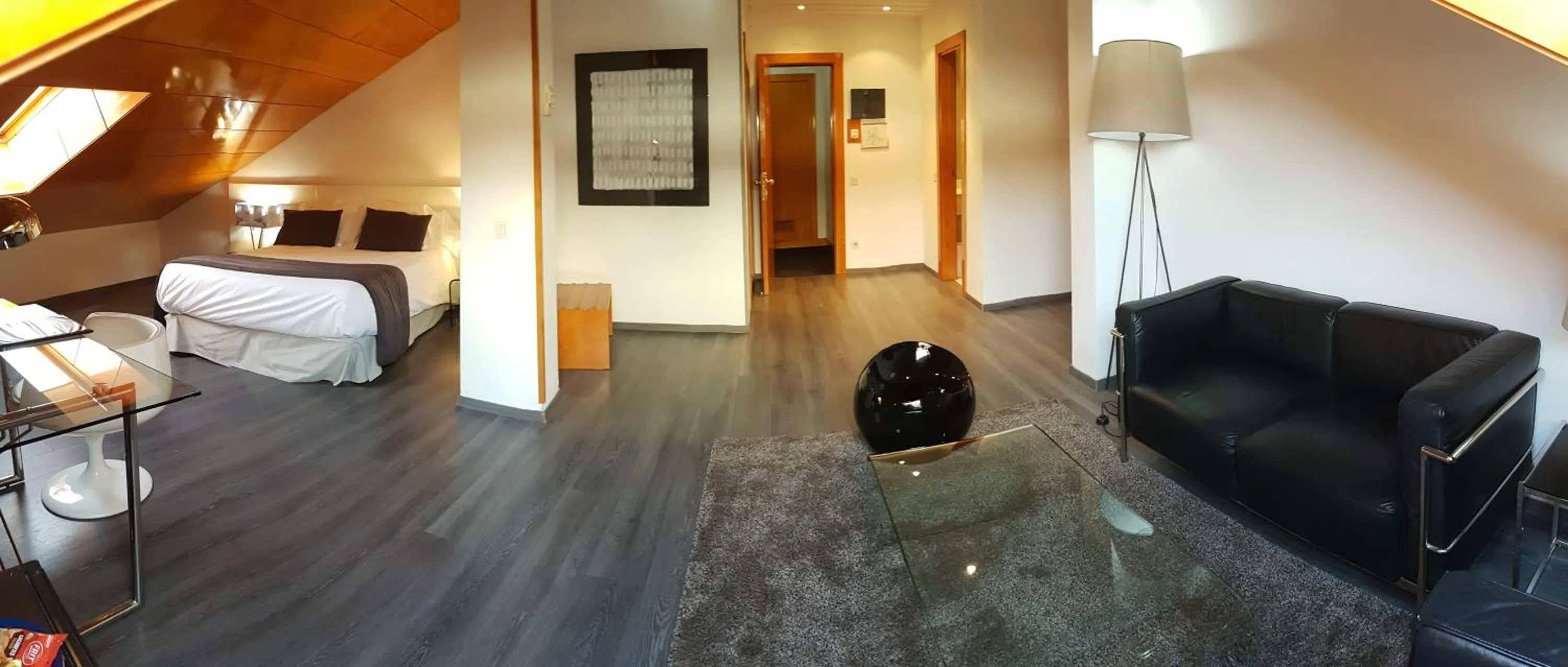 Bedroom, Bed in Suite Prado