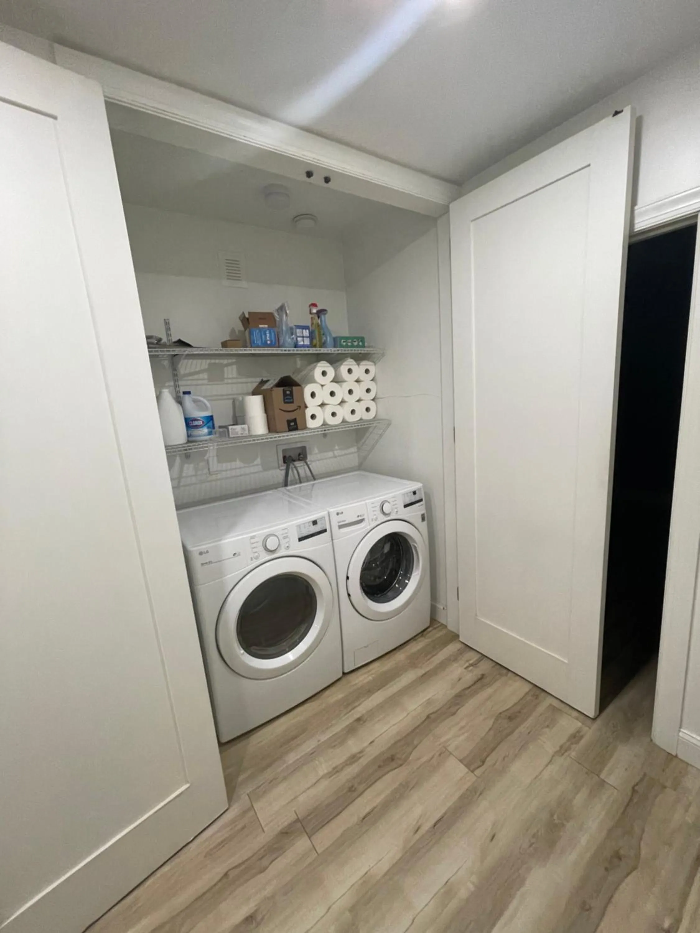 washing machine in Modern Luxury Apartment near NYC