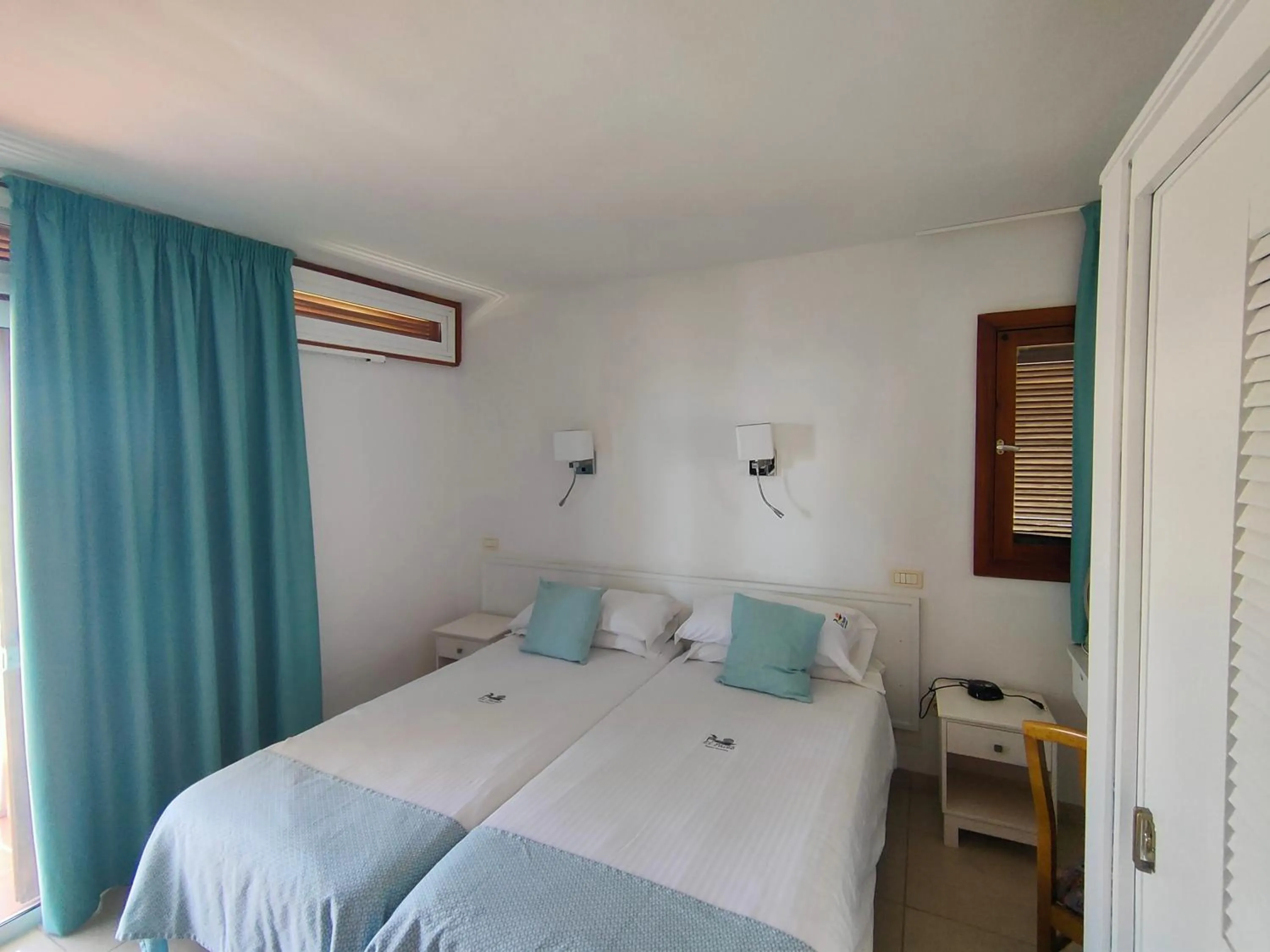 Photo of the whole room, Bed in Apartamentos El Paseo