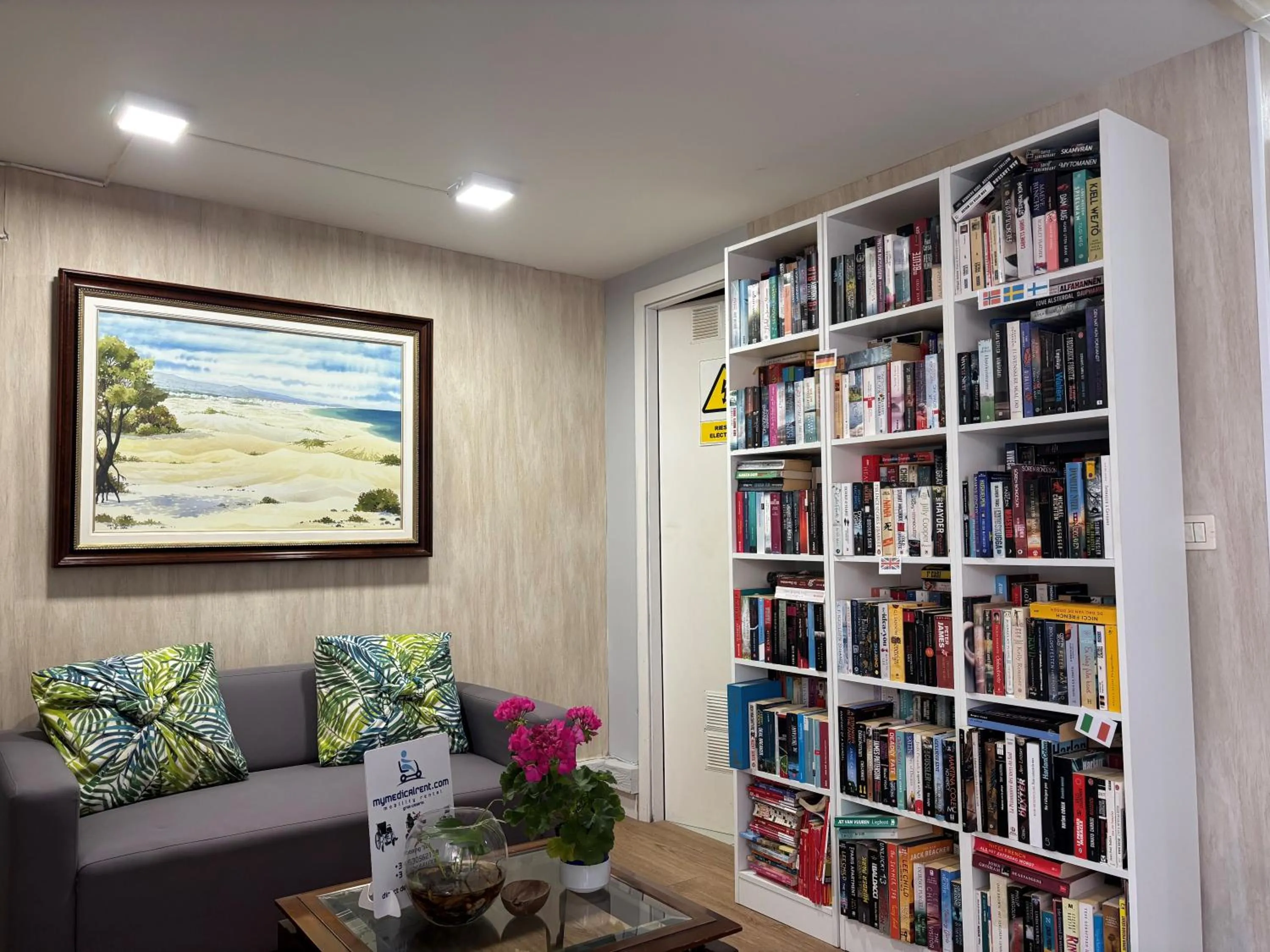 Library in Apartamentos El Paseo