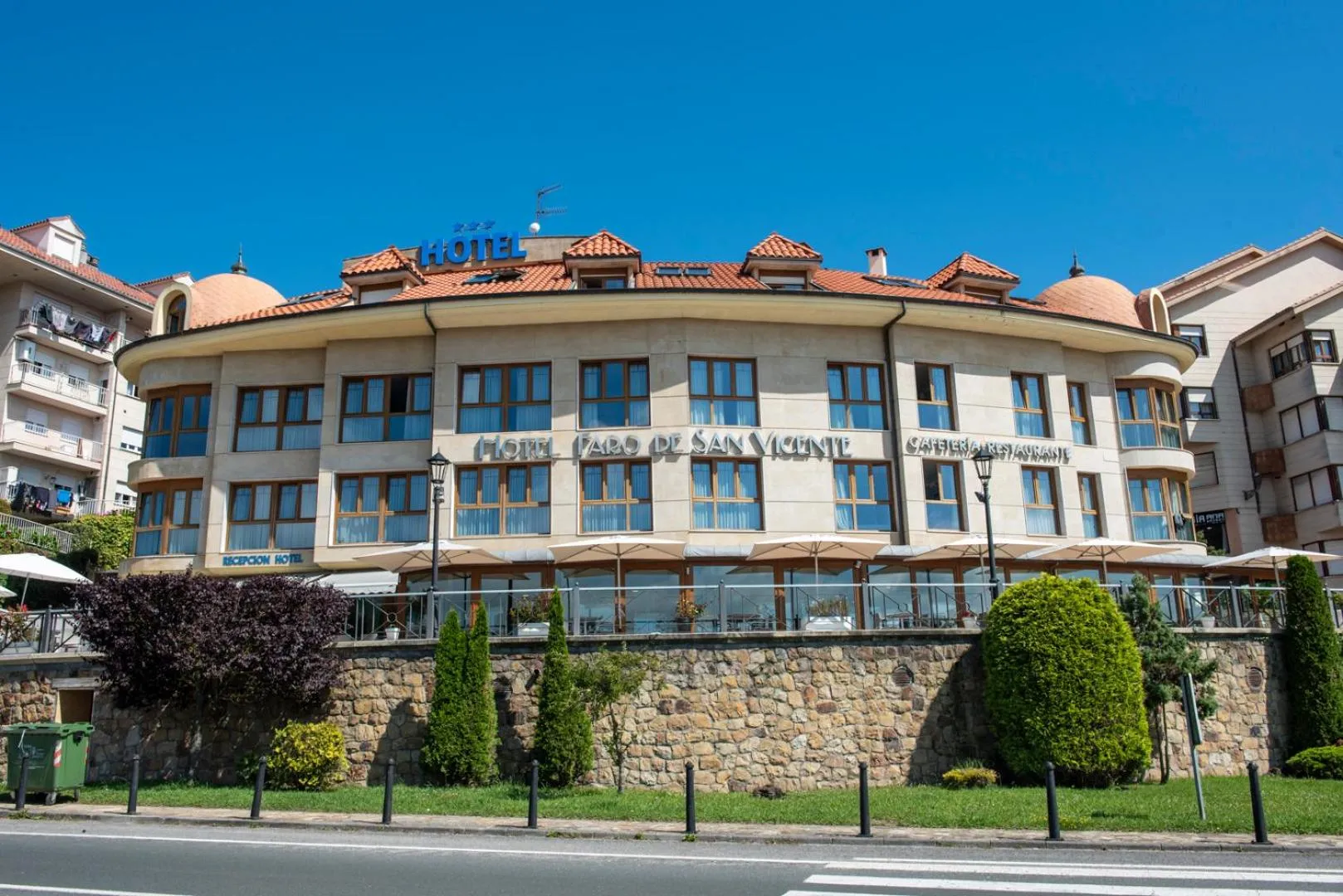 Property building in Hotel Faro de San Vicente