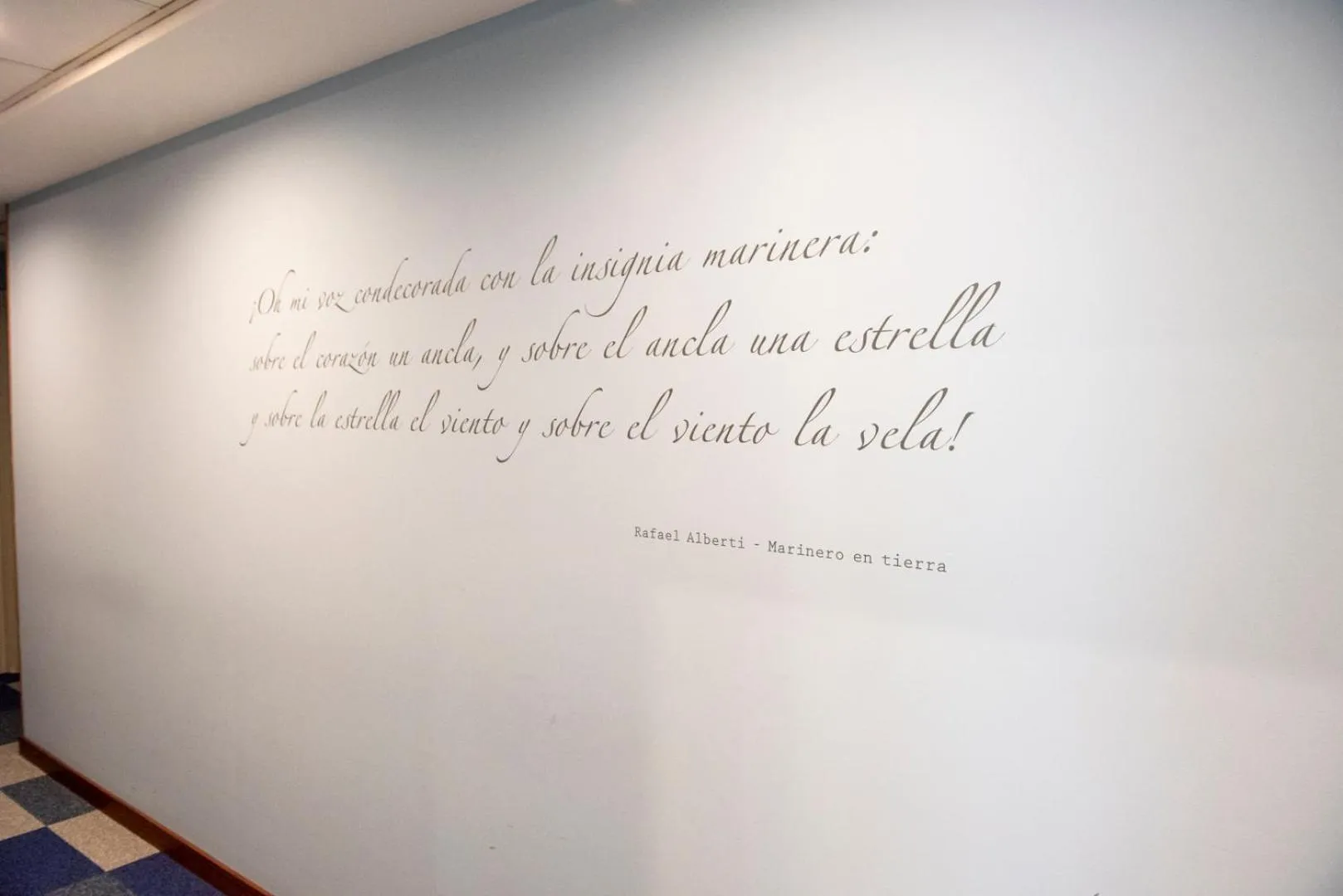 Text overlay in Hotel Faro de San Vicente