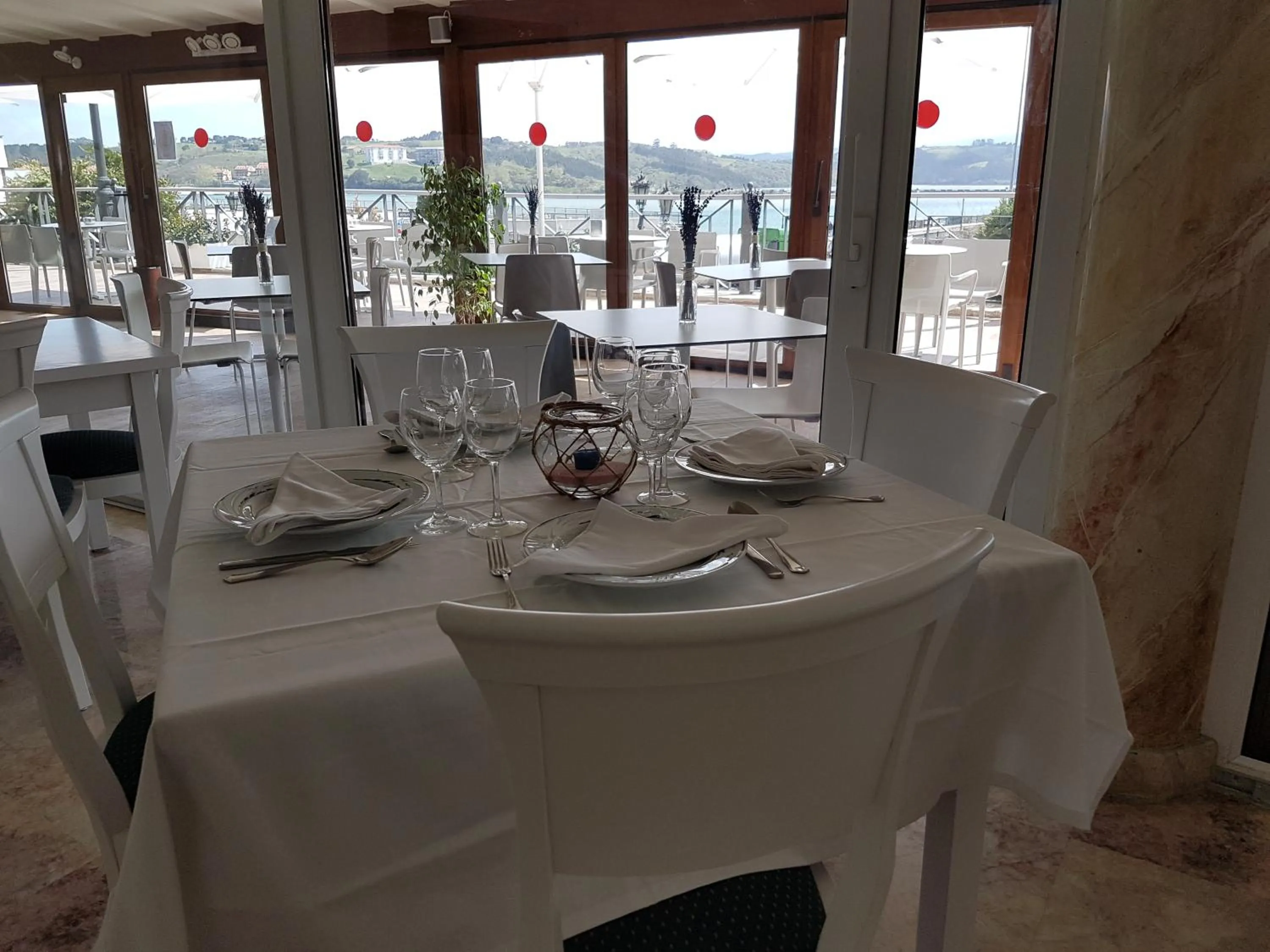 Restaurant/places to eat in Hotel Faro de San Vicente