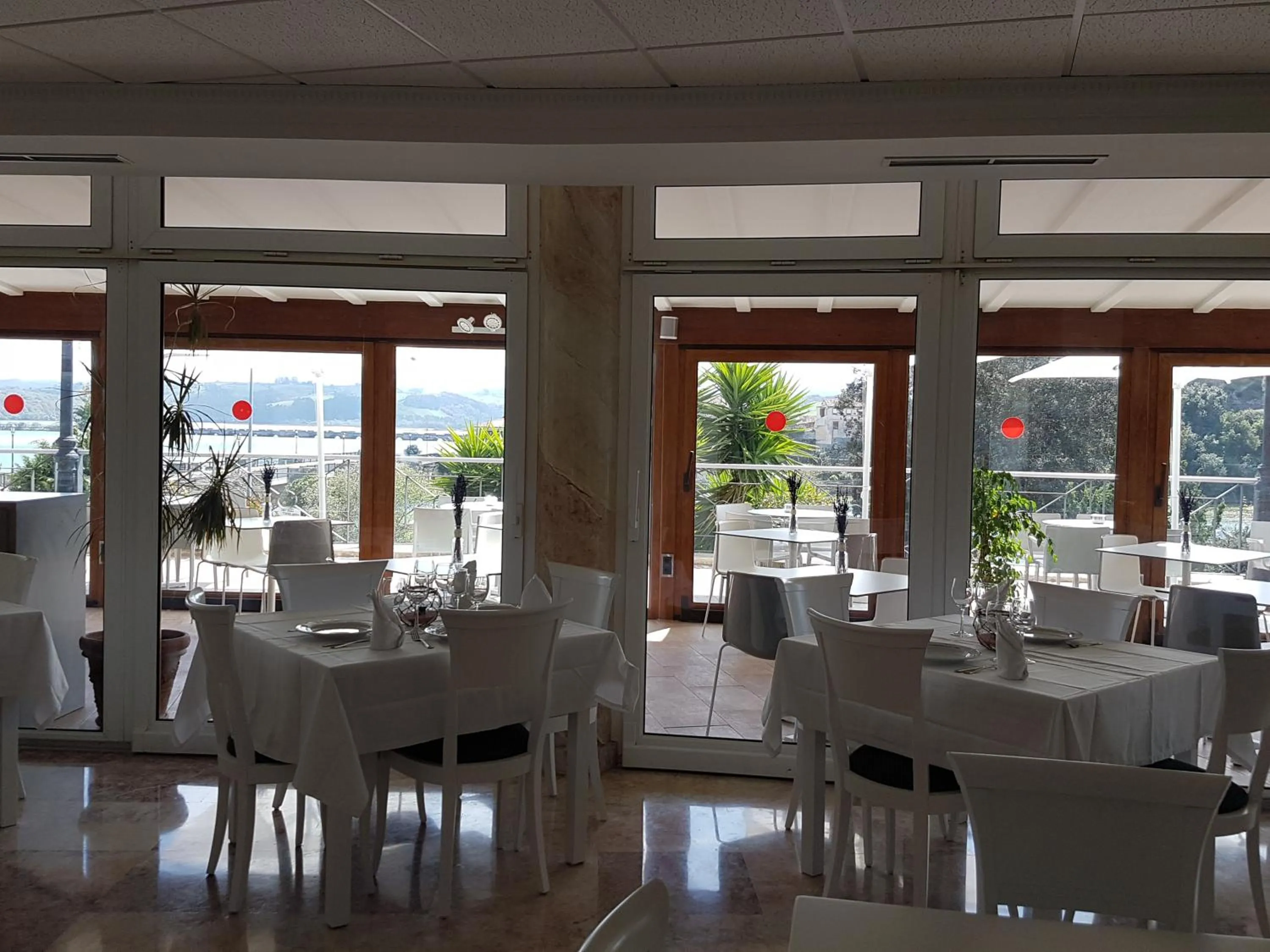 Restaurant/places to eat in Hotel Faro de San Vicente