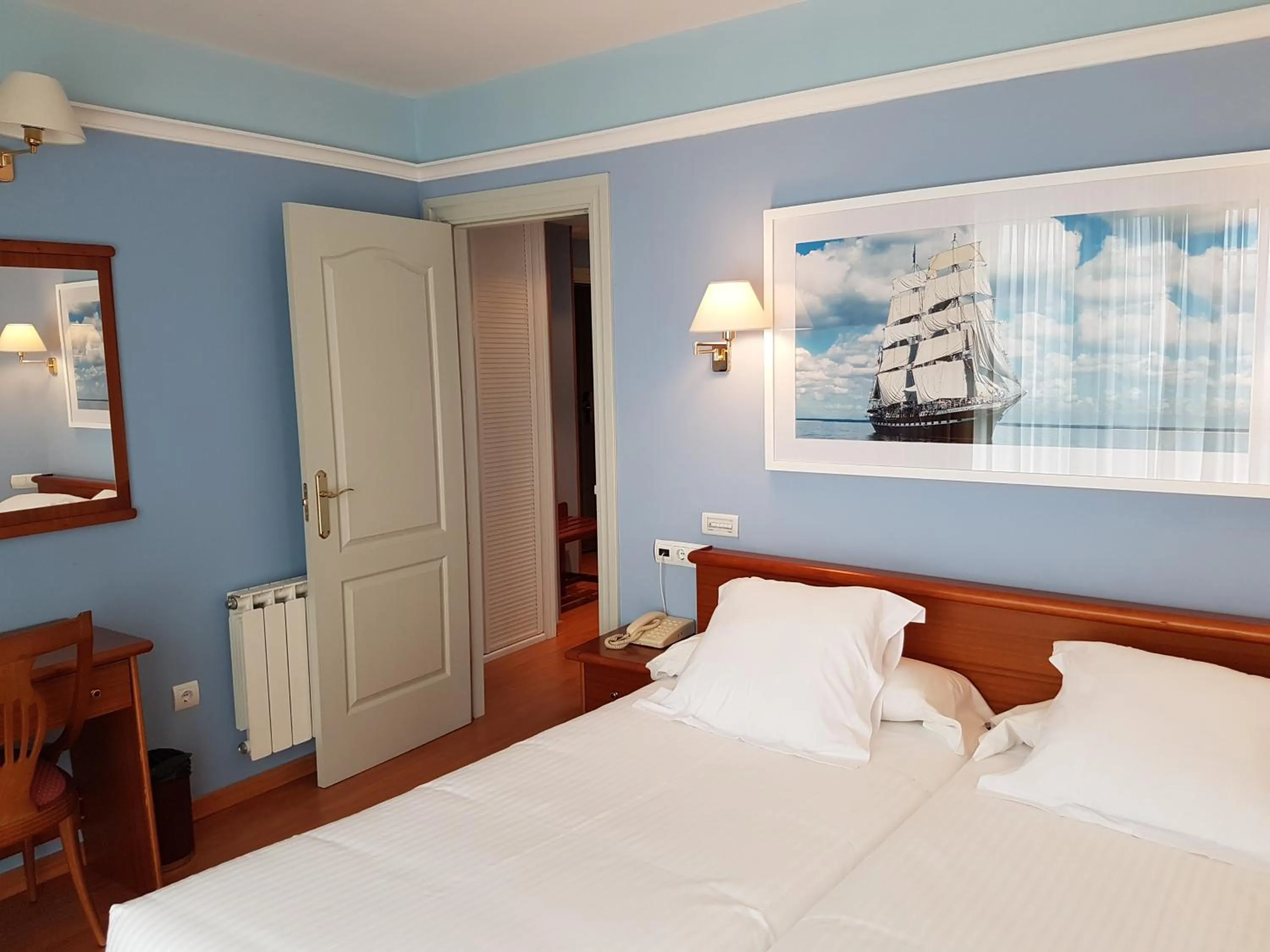 Photo of the whole room, Bed in Hotel Faro de San Vicente