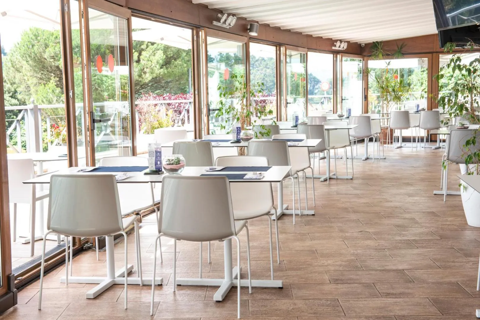 Restaurant/places to eat in Hotel Faro de San Vicente