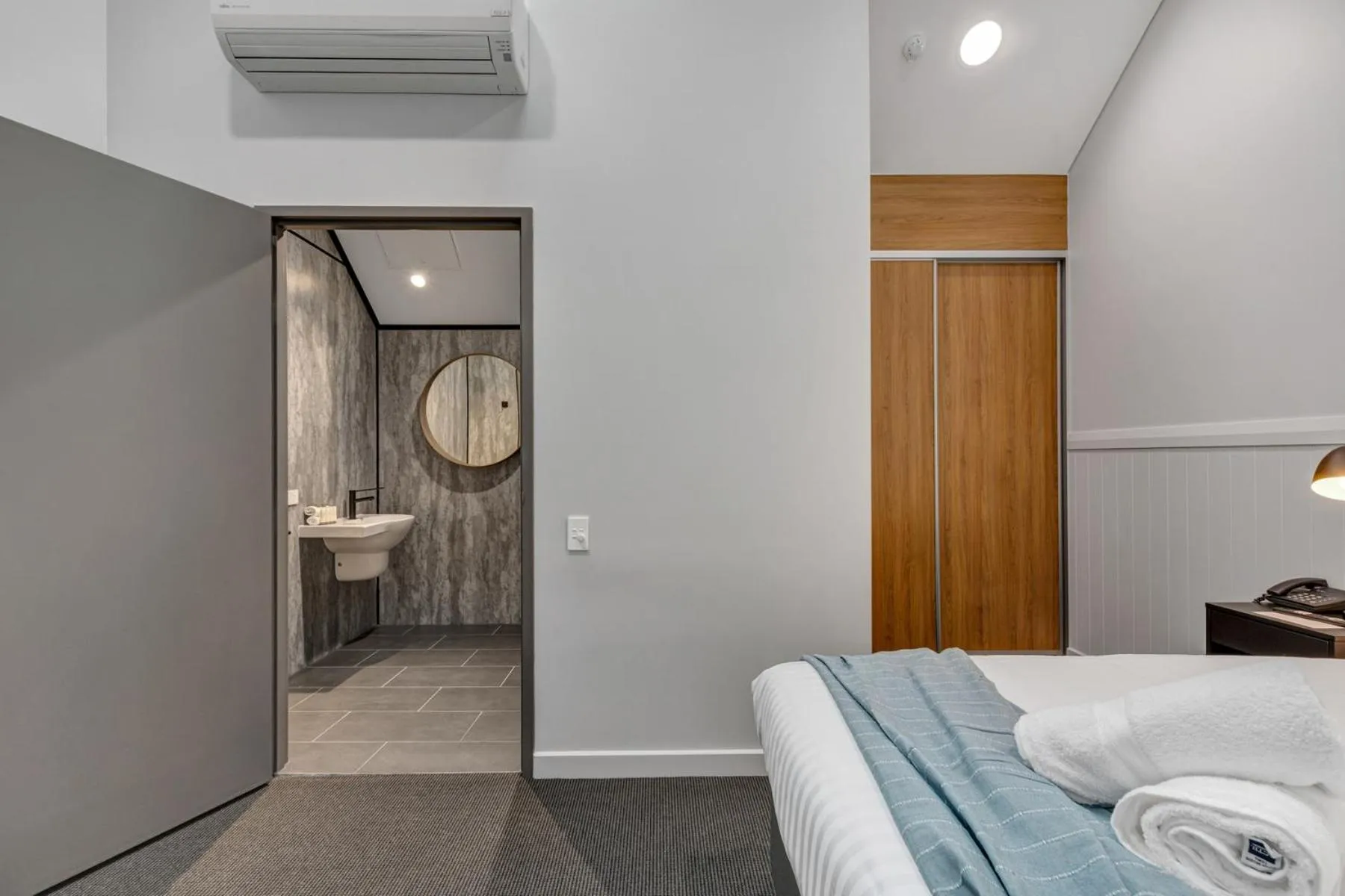 Bathroom, Bed in Gawler Arms Hotel