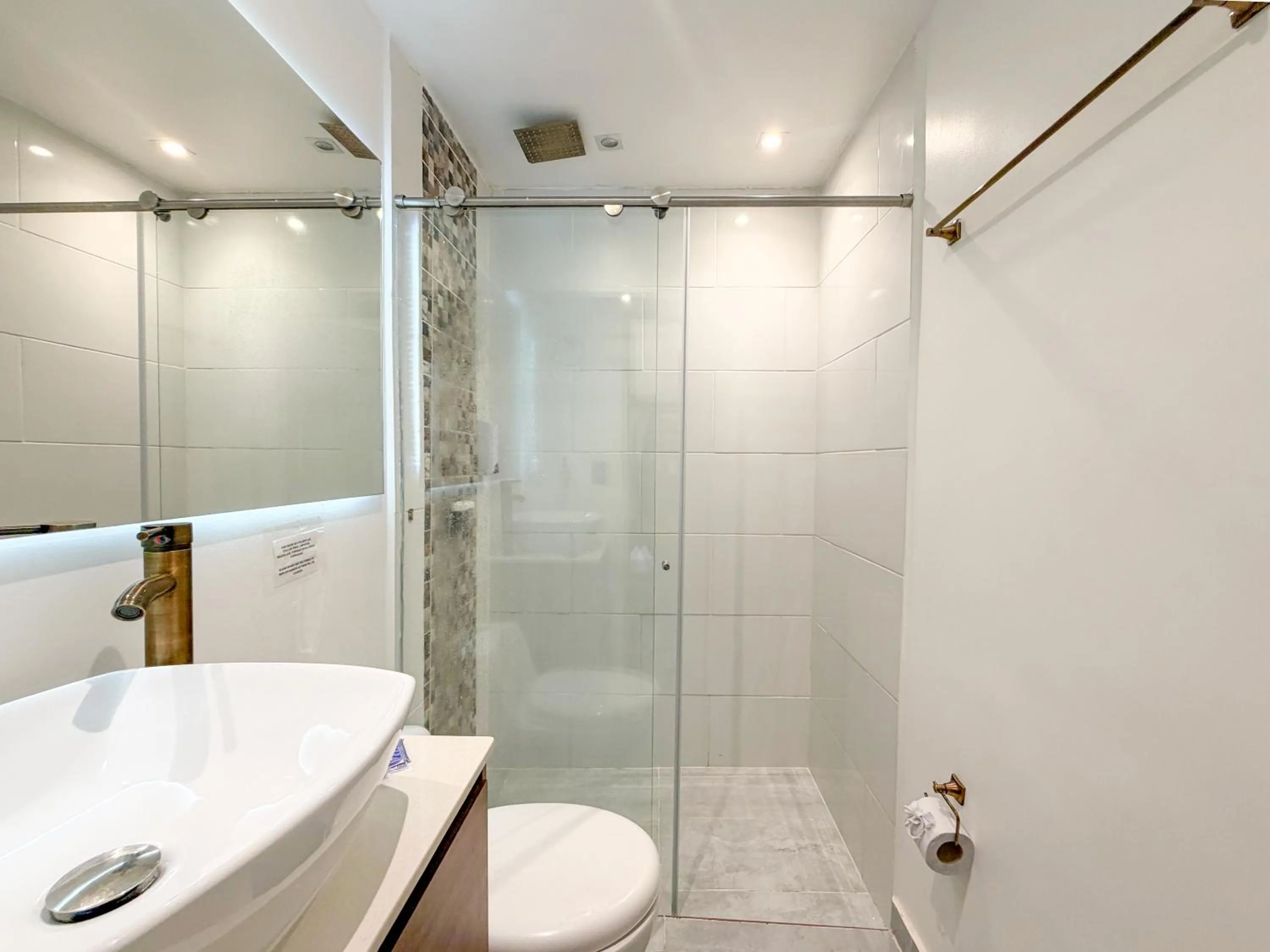 Toilet in Hotel Recuerdos de mi Tierra El Poblado Provenza