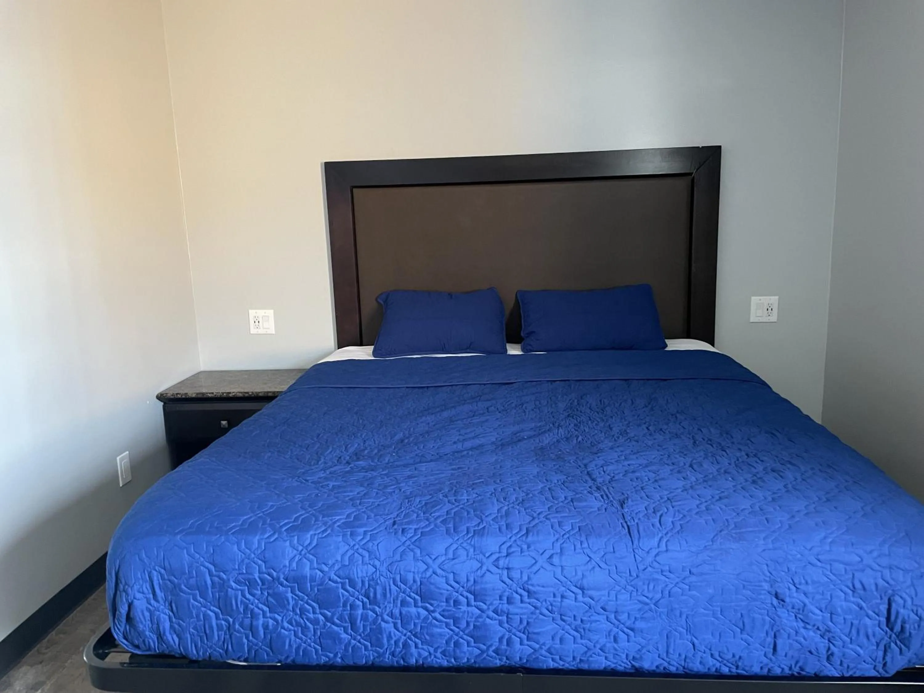 Bed in Pine tree inn