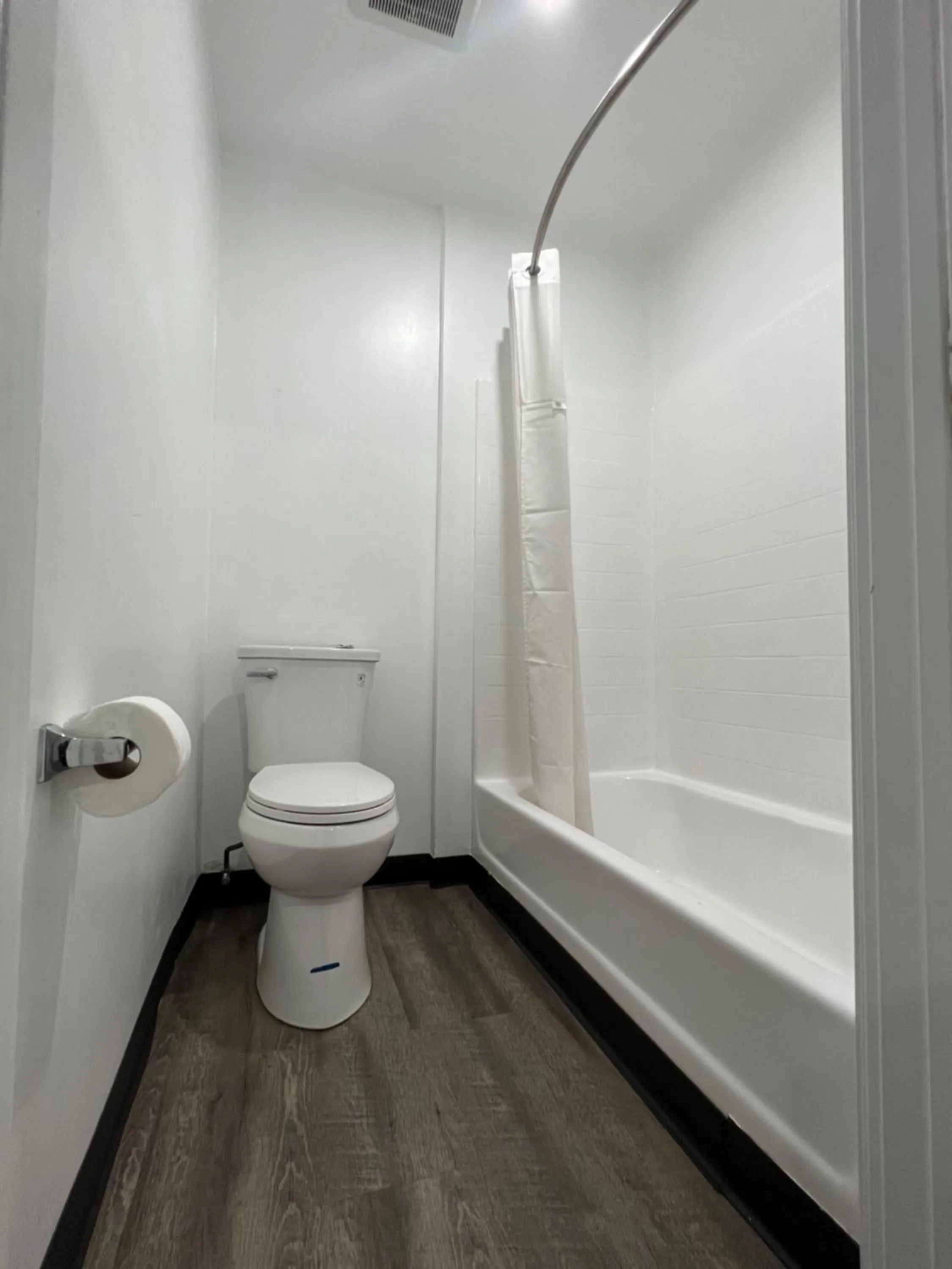 Toilet in Pine tree inn