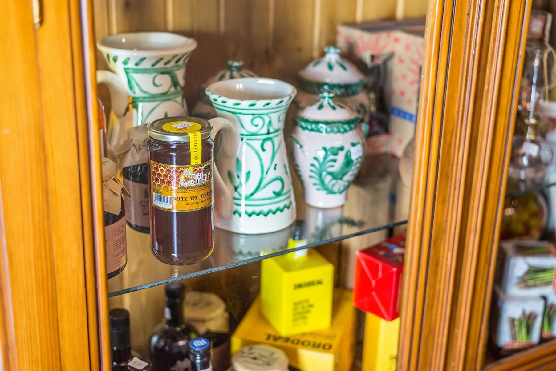 On-site shops in Cortijo De Tajar