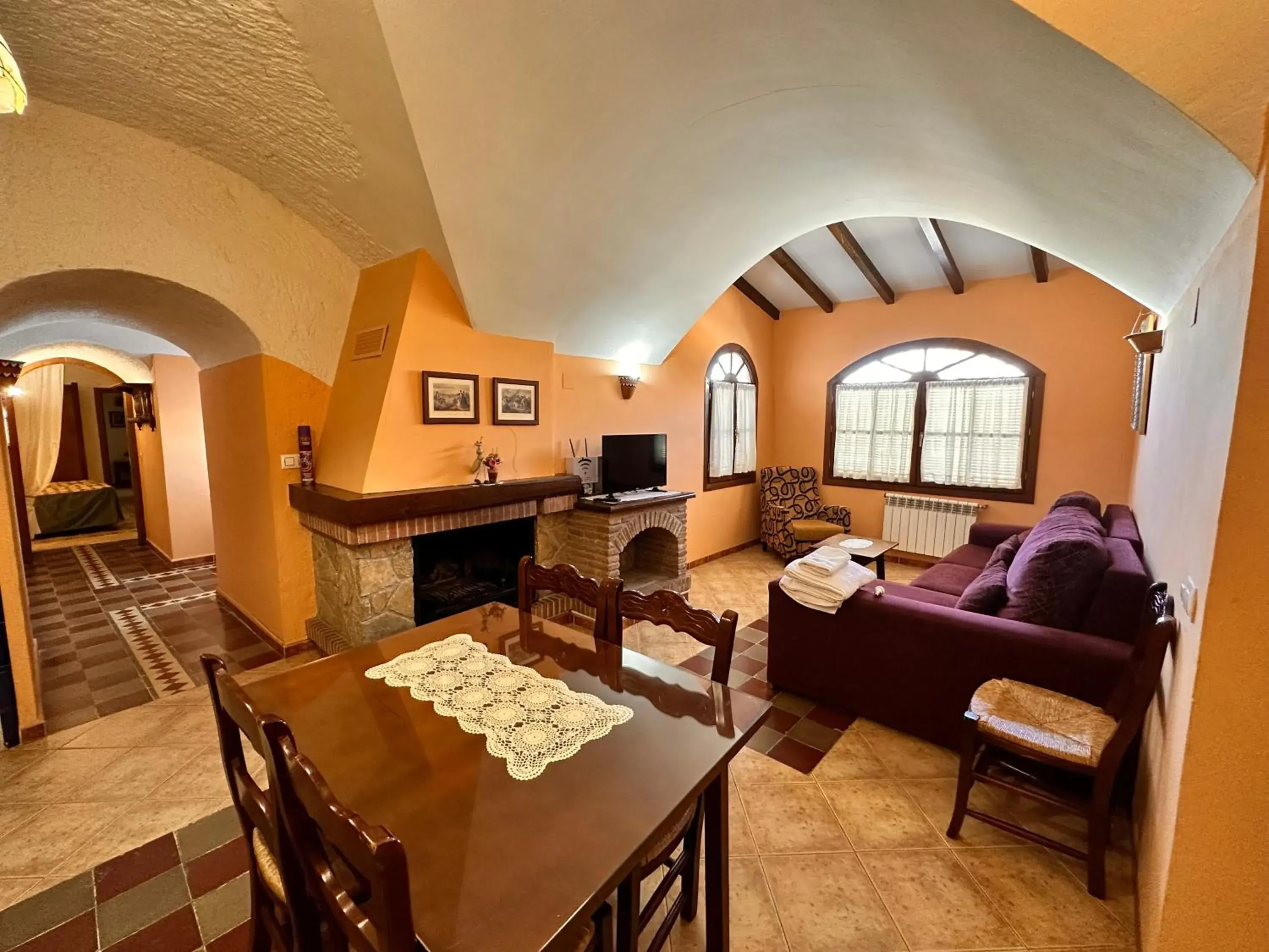 Three-Bedroom Cave in Cuevas La Granja Three-Bedroom Cave in Cuevas La Granja