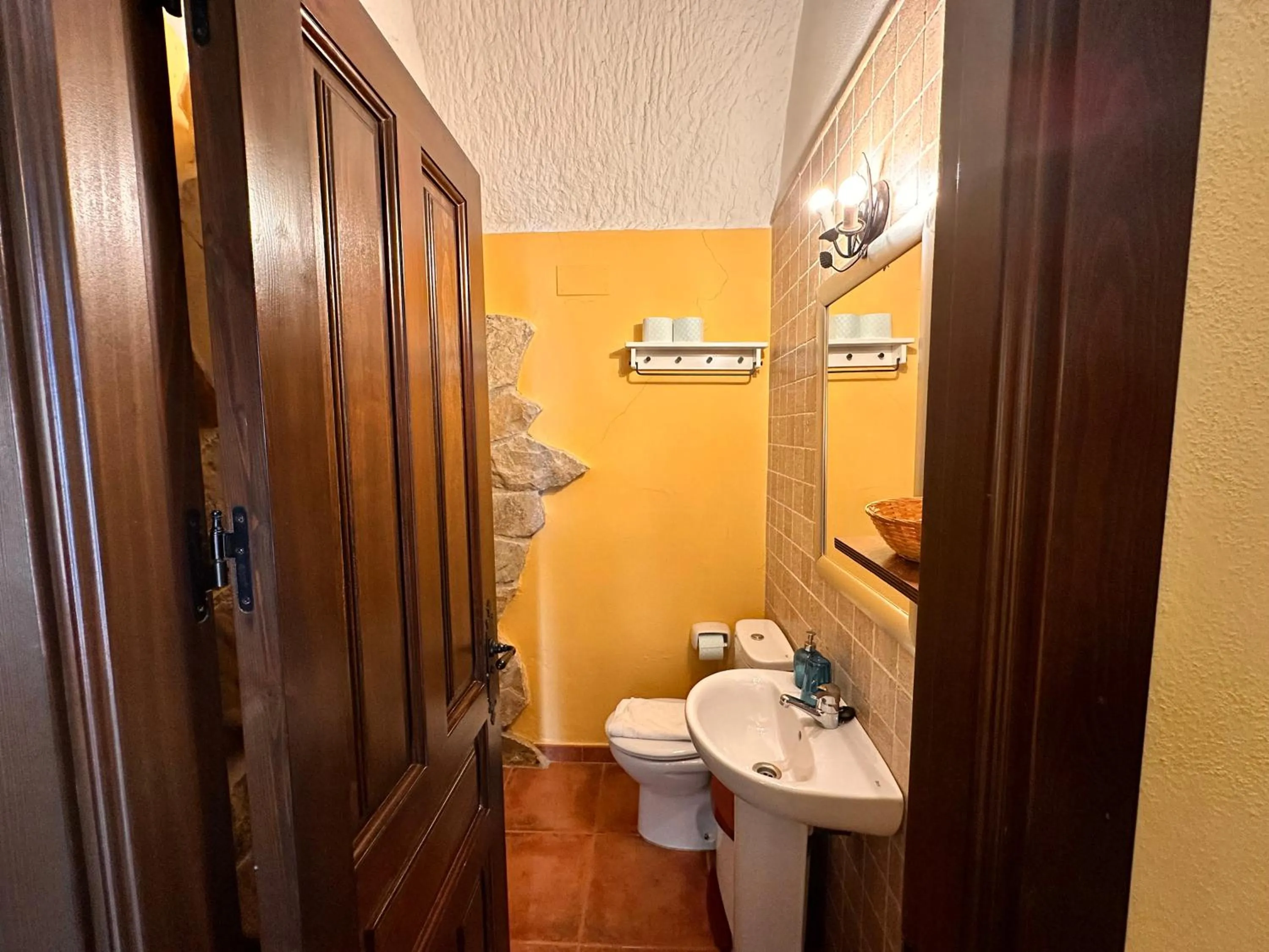 Shower in Cuevas La Granja