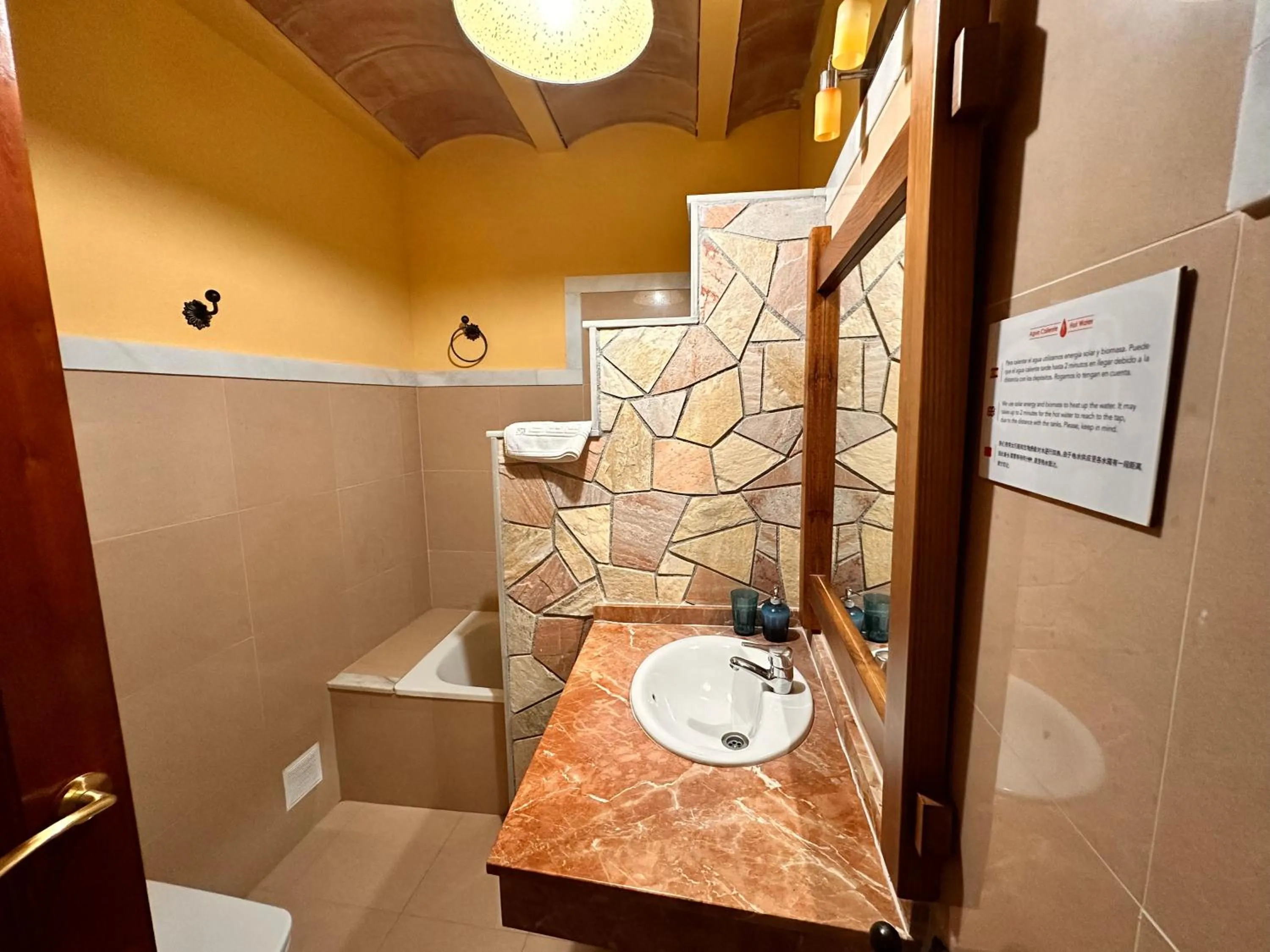 Toilet in Cuevas La Granja