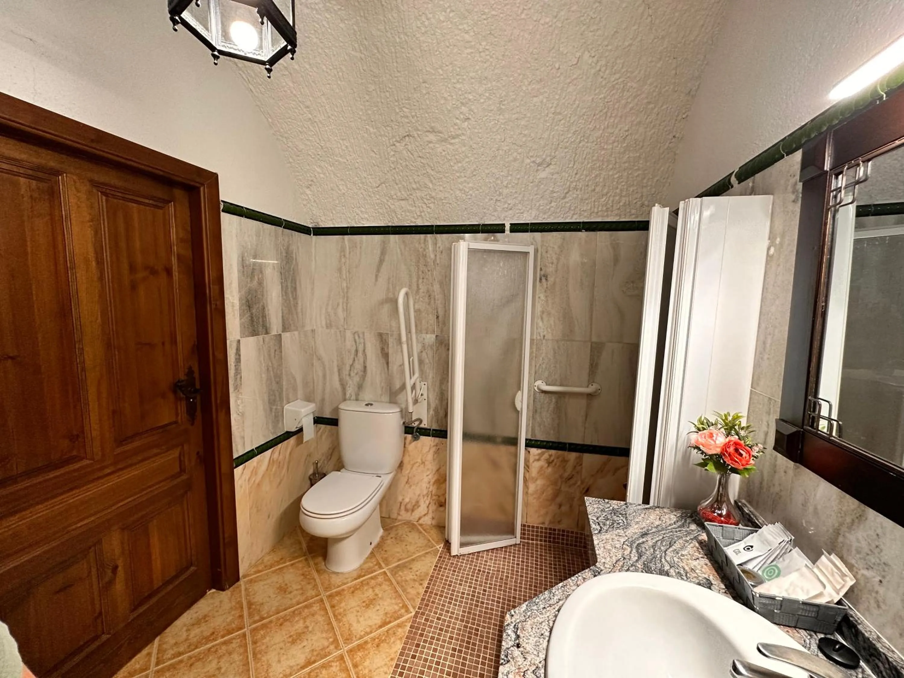 Shower in Cuevas La Granja