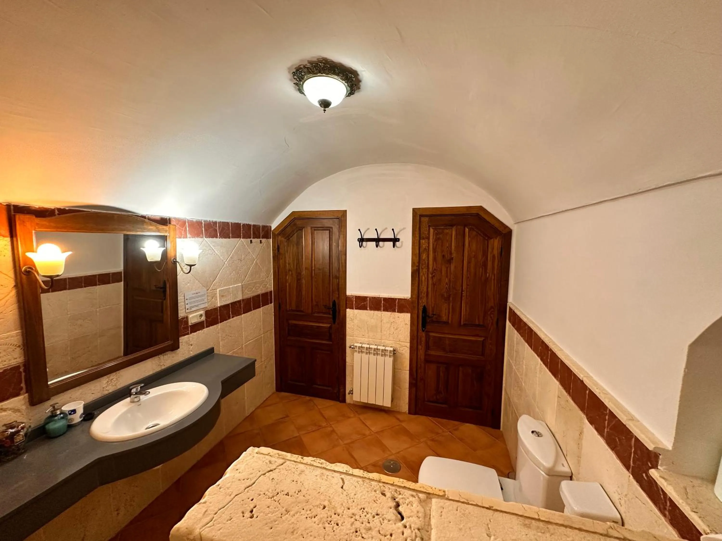 Toilet in Cuevas La Granja