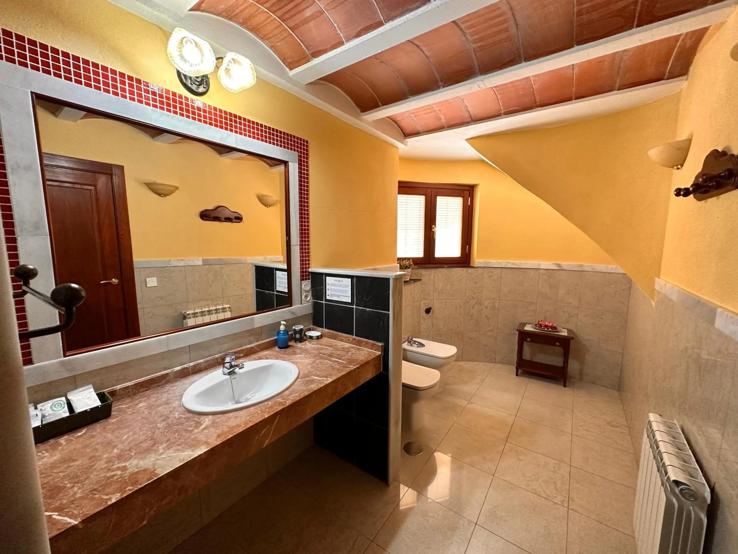 Toilet in Cuevas La Granja