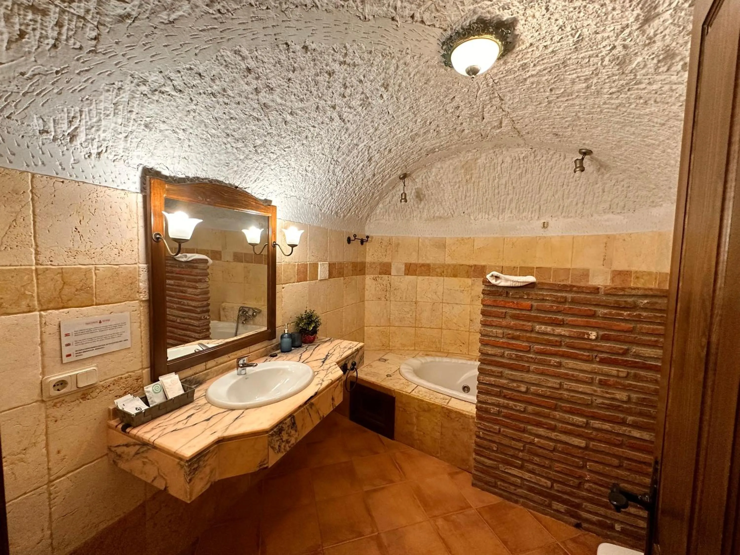 Bathroom in Cuevas La Granja