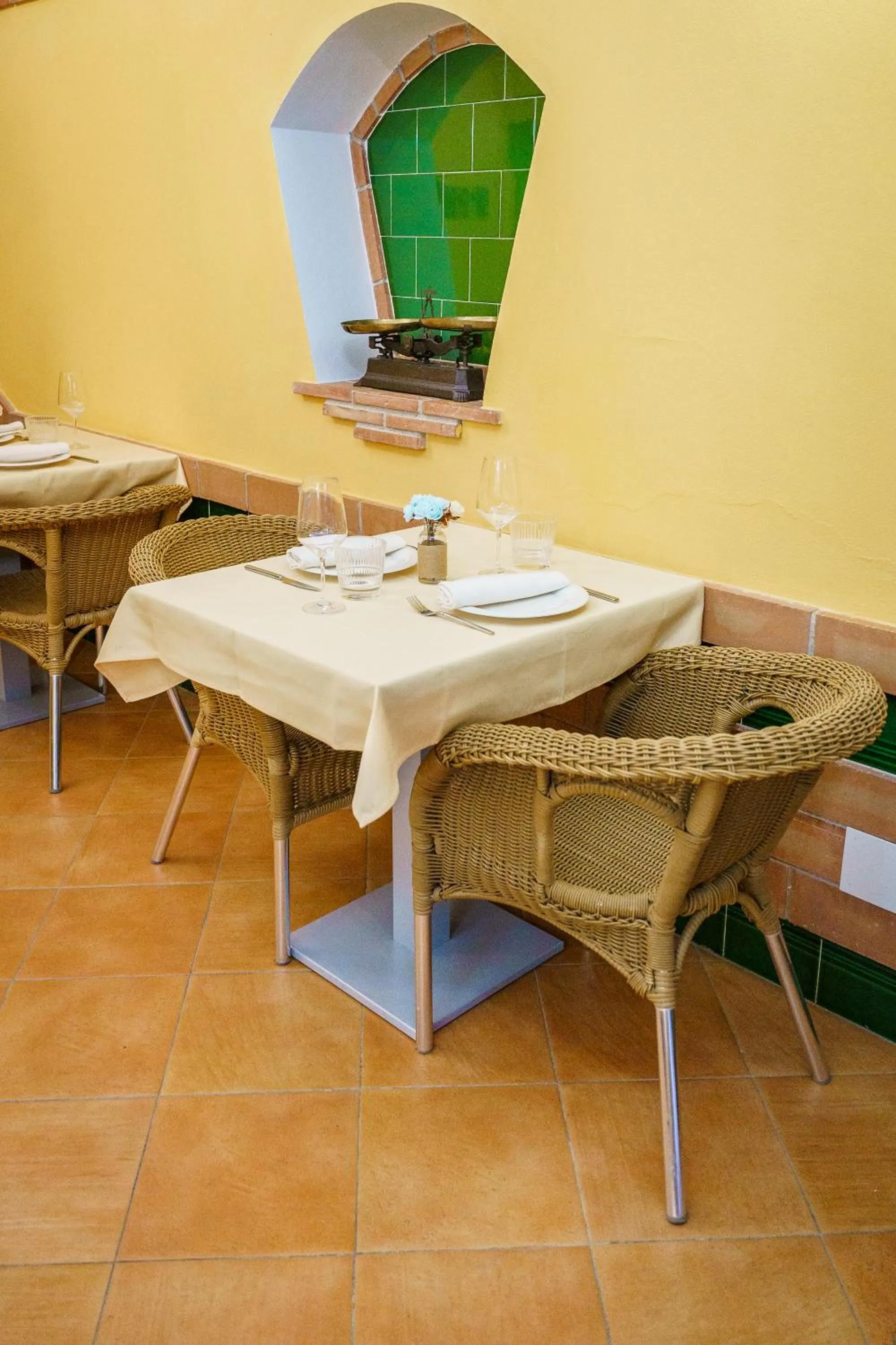 Restaurant/places to eat in Cuevas La Granja