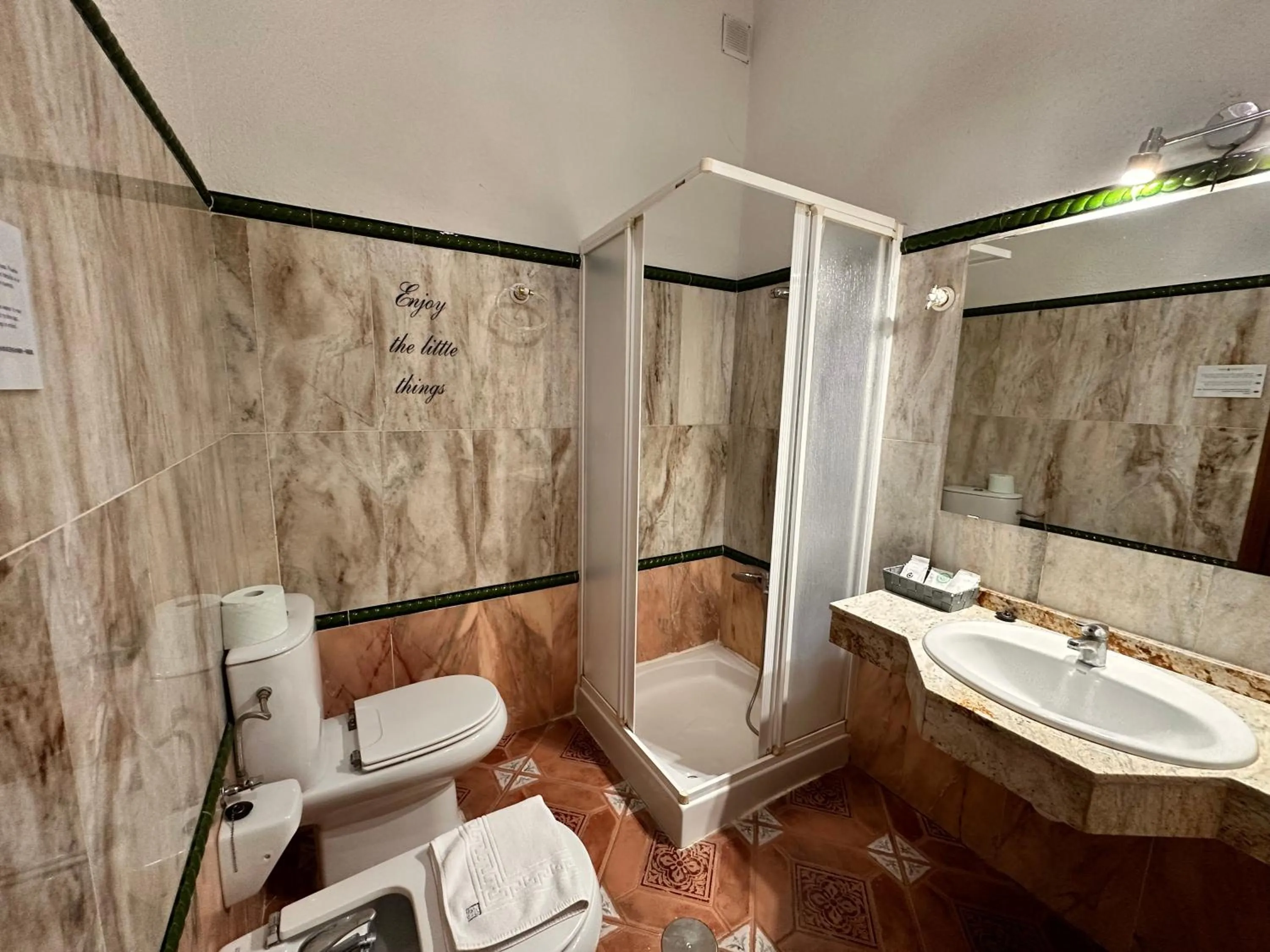 Shower in Cuevas La Granja